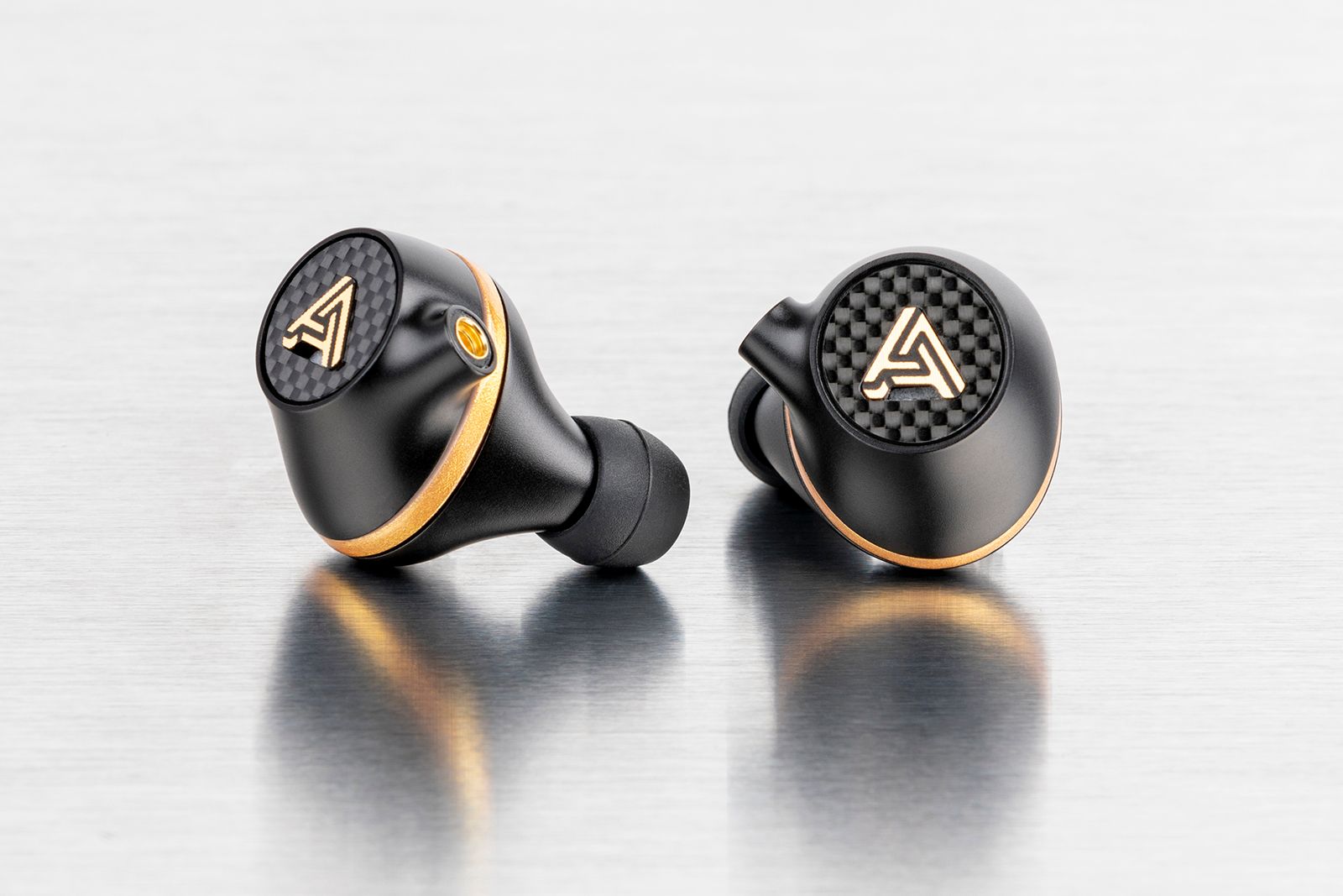 Audeze Euclid is audiophile brand's first closed-back in-ears for a premium price photo 1