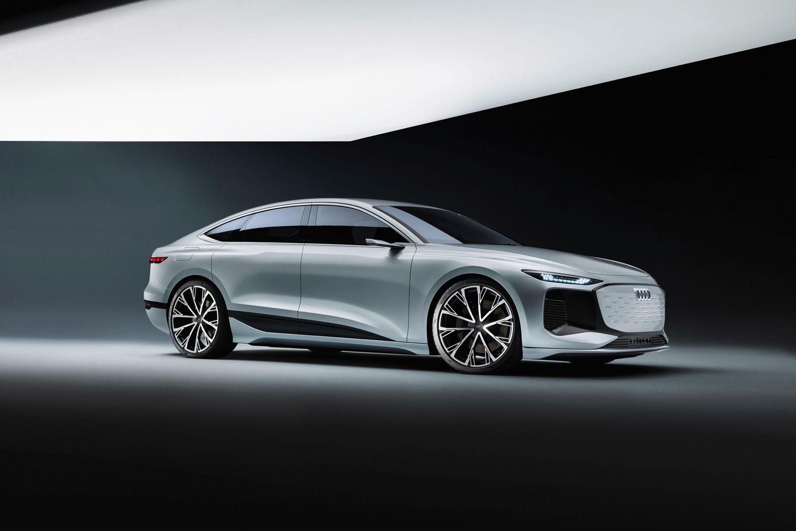 Audi A6 e-tron concept showcases future Audi design, but it's the platform that's important photo 2