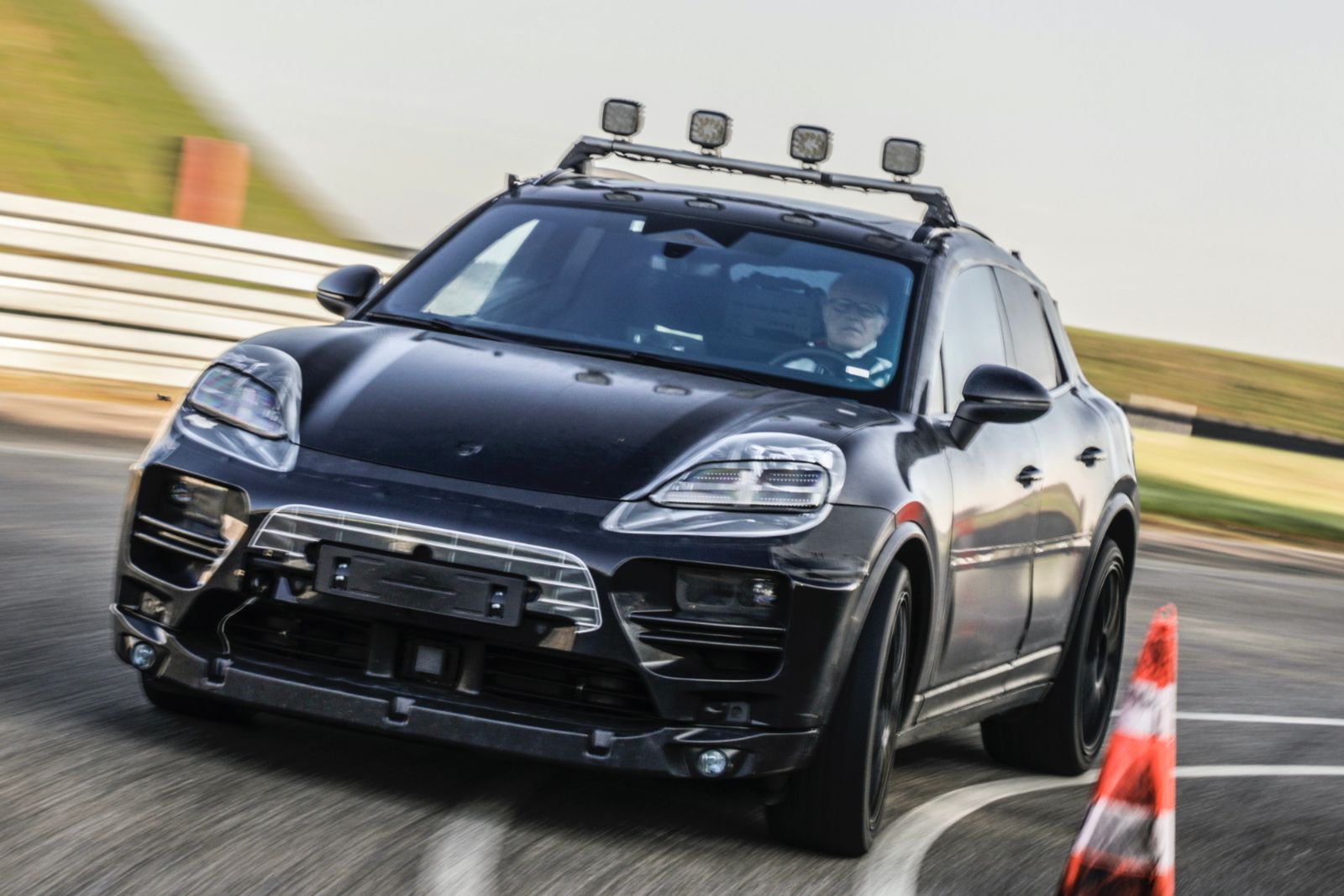 A full electric Porsche Macan is on the way for 2023 photo 3