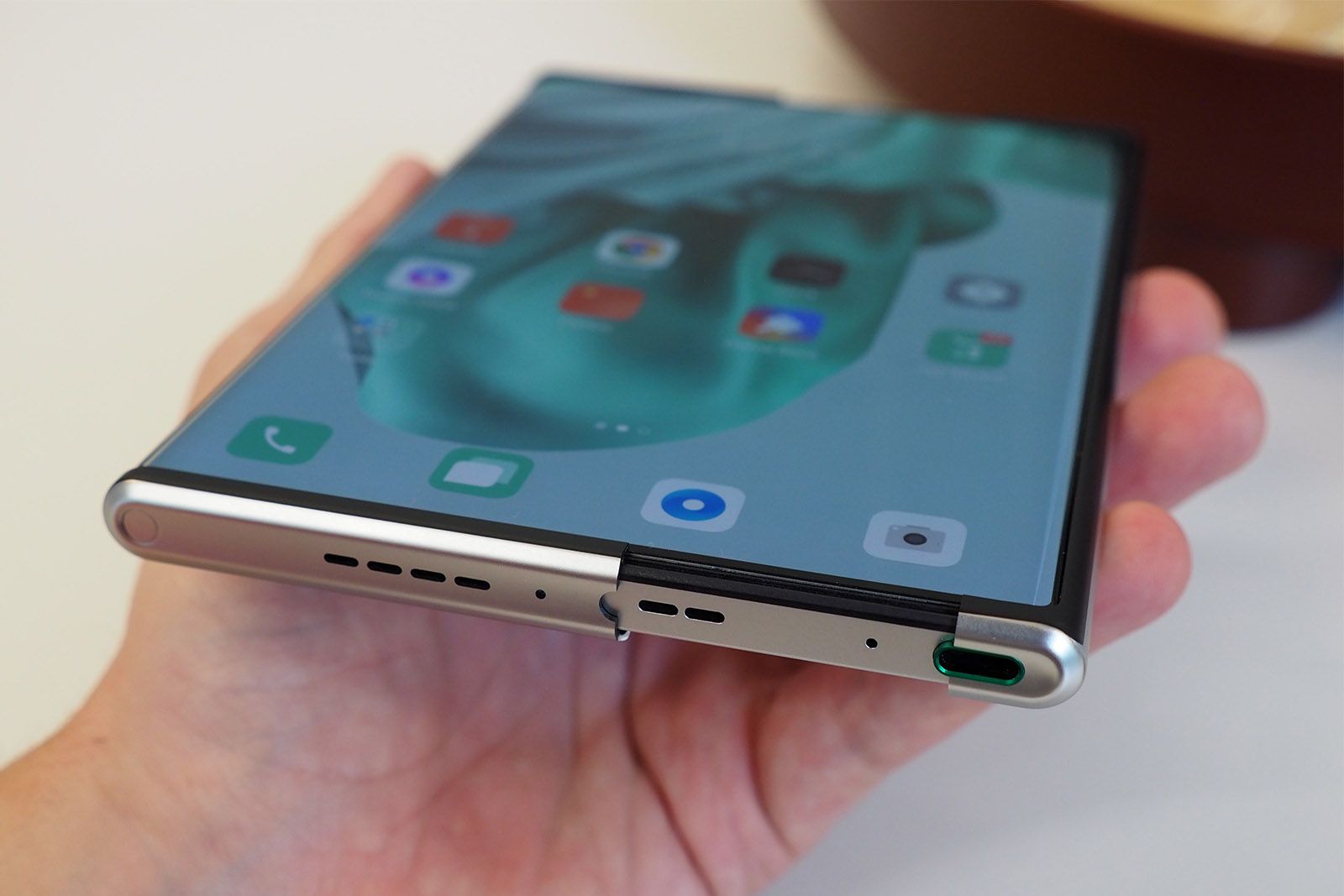Oppo X 2021 rollable photo 29