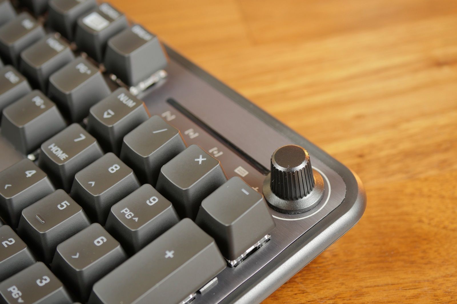 Roccat Pyro gaming keyboard review: An affordable mechanical keyboard with appeal photo 2
