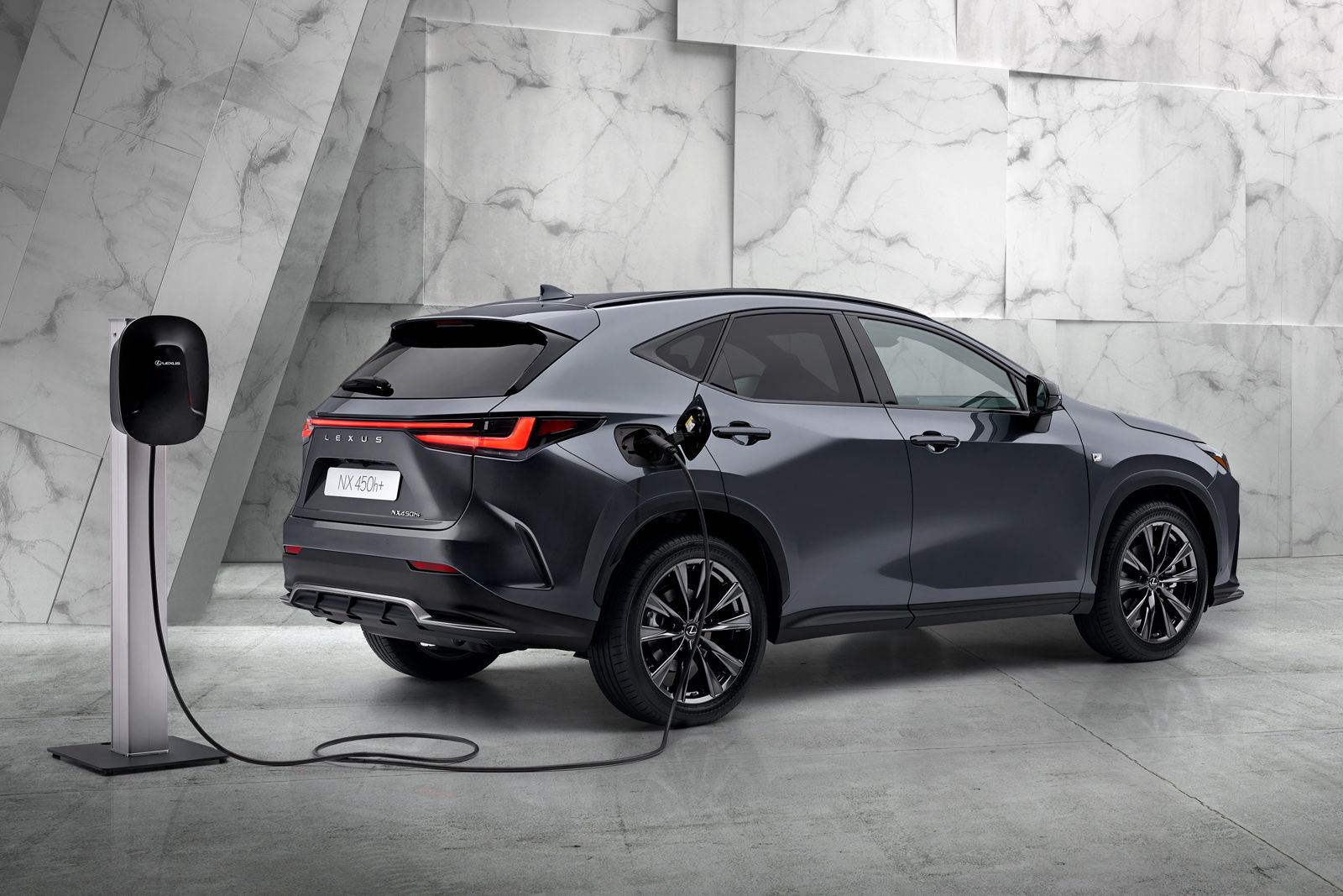 Lexus NX 450+ is the first plug-in hybrid from the luxury brand photo 4
