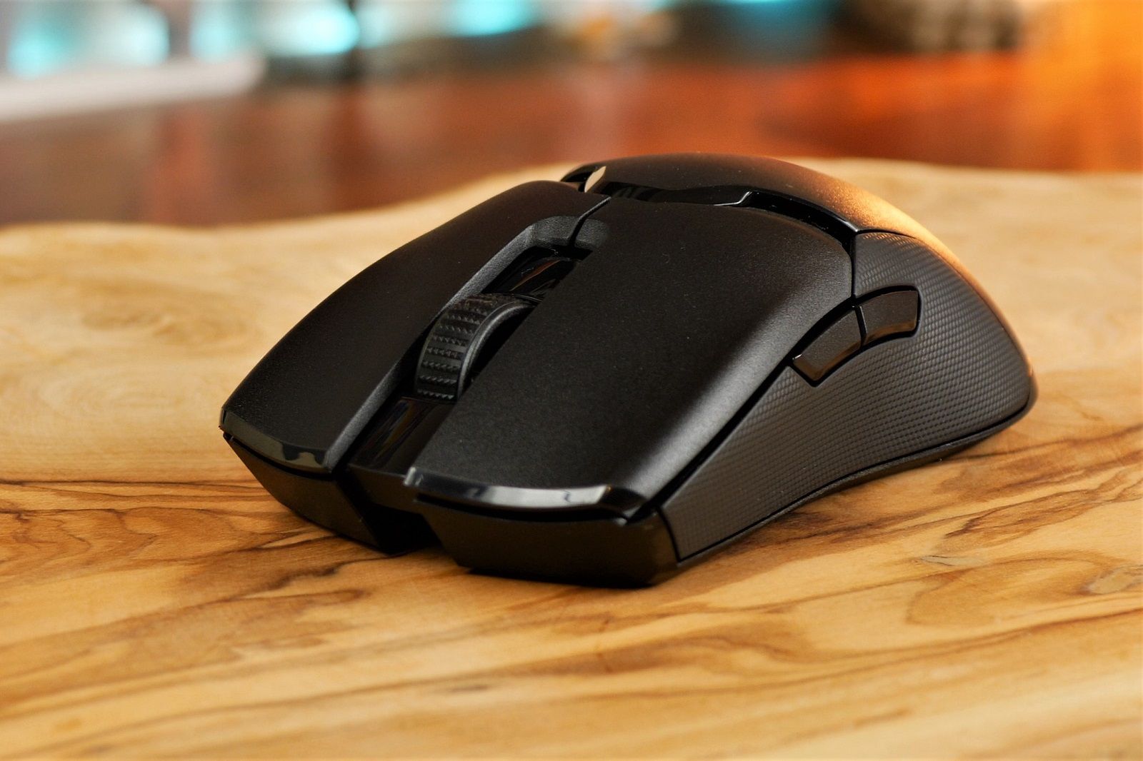 Razer Viper Ultimate review side buttons and mouse wheel photo 4