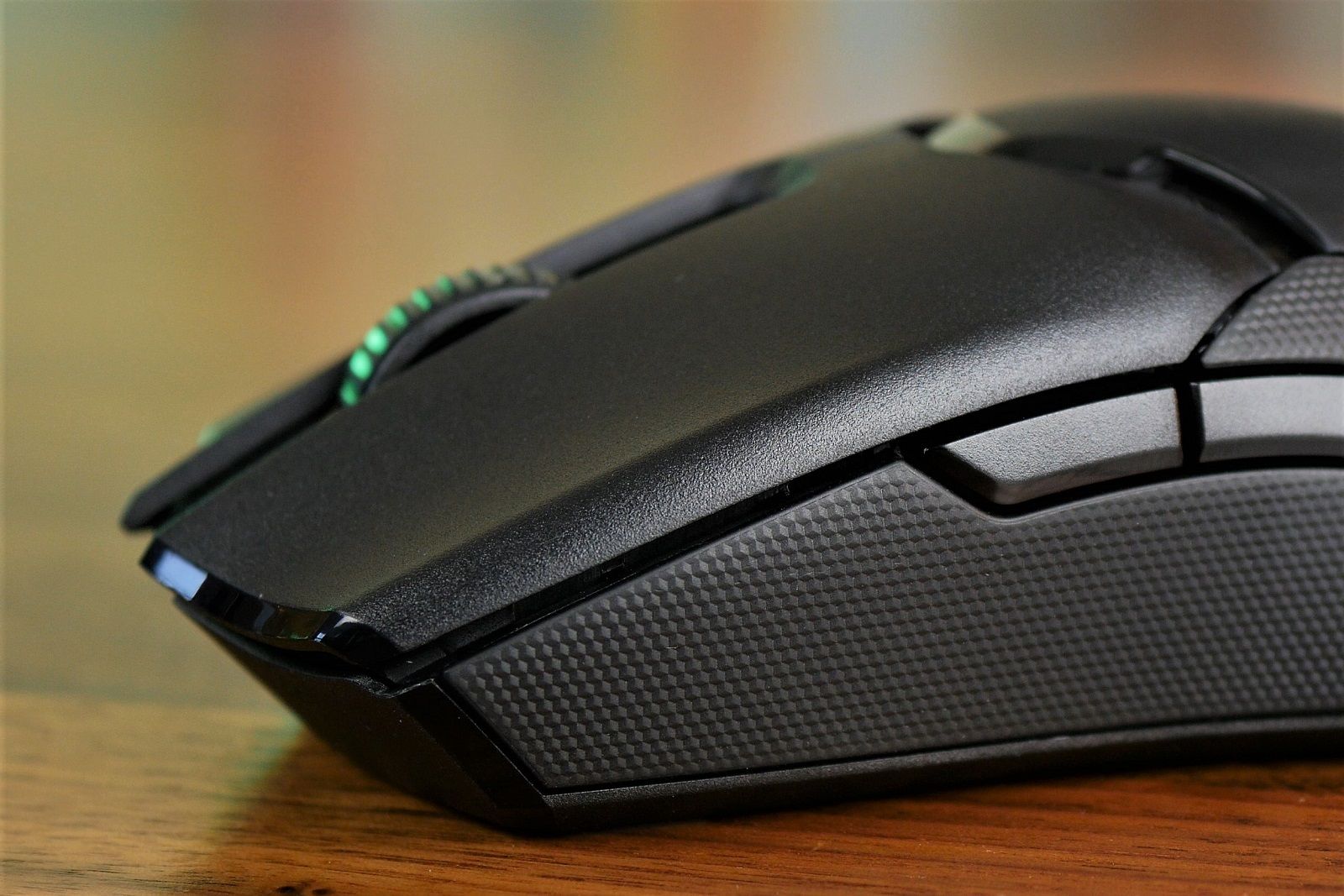 Razer Viper Ultimate review side buttons and mouse wheel photo 5