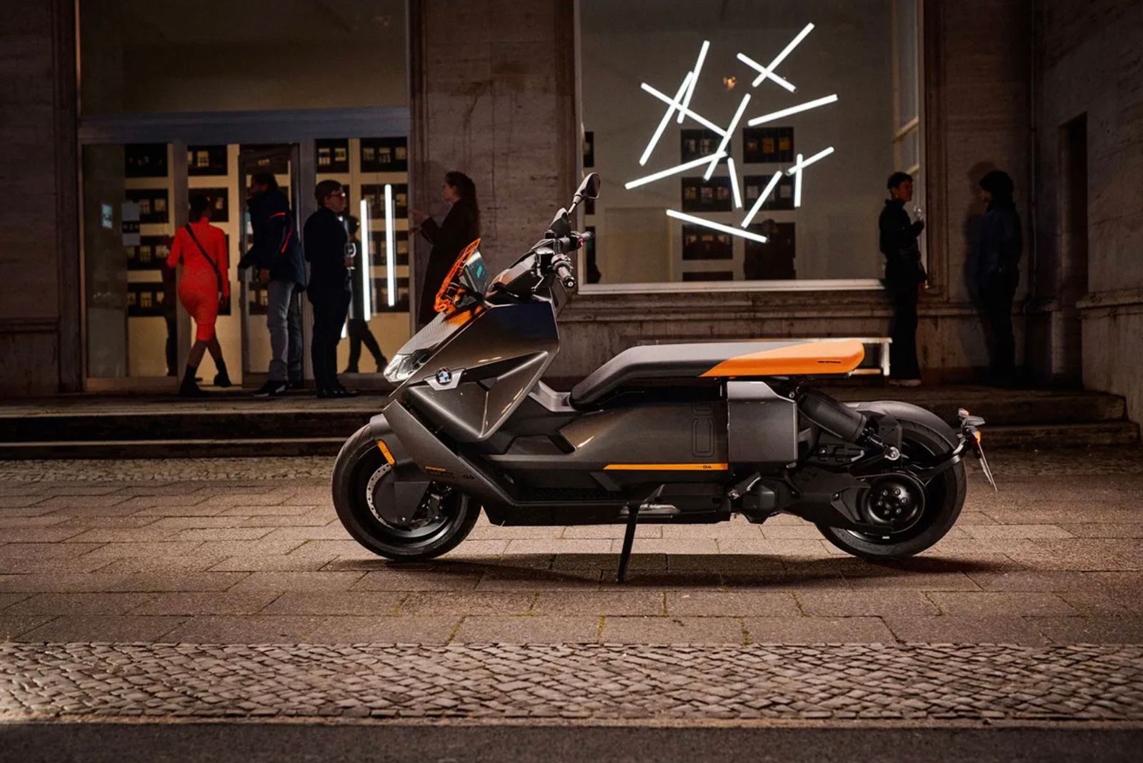 BMW CE 04 electric city scooter lede photo 2