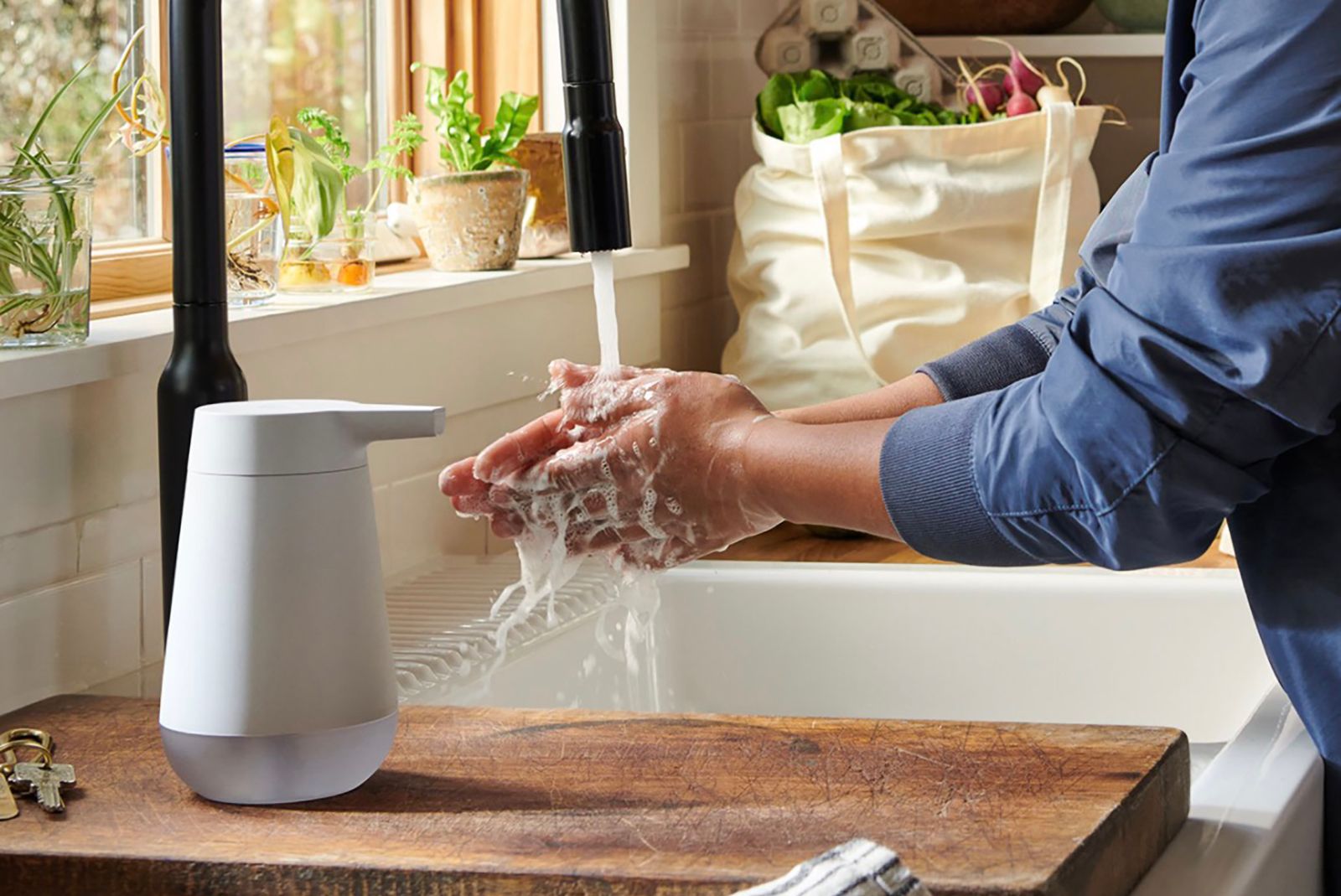Amazon made an Alexa-enabled soap dispenser that has a 20-second timer photo 1