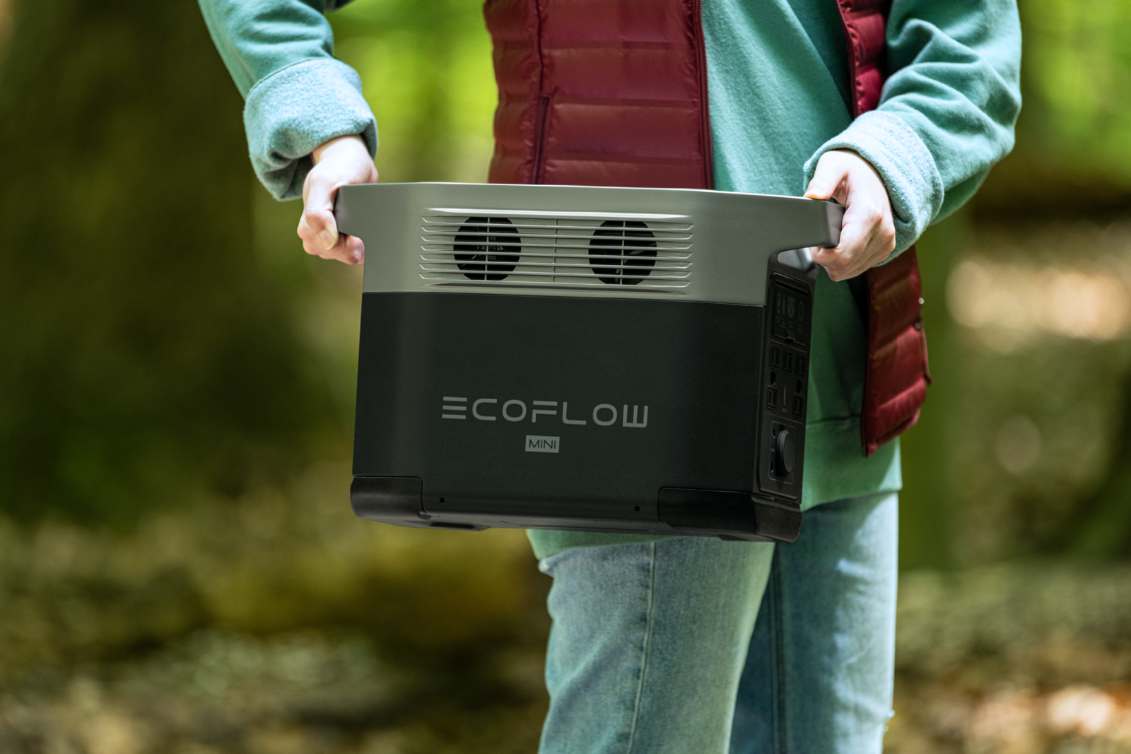 What makes the EcoFlow DELTA Mini the ideal backup power for travelling photo 2