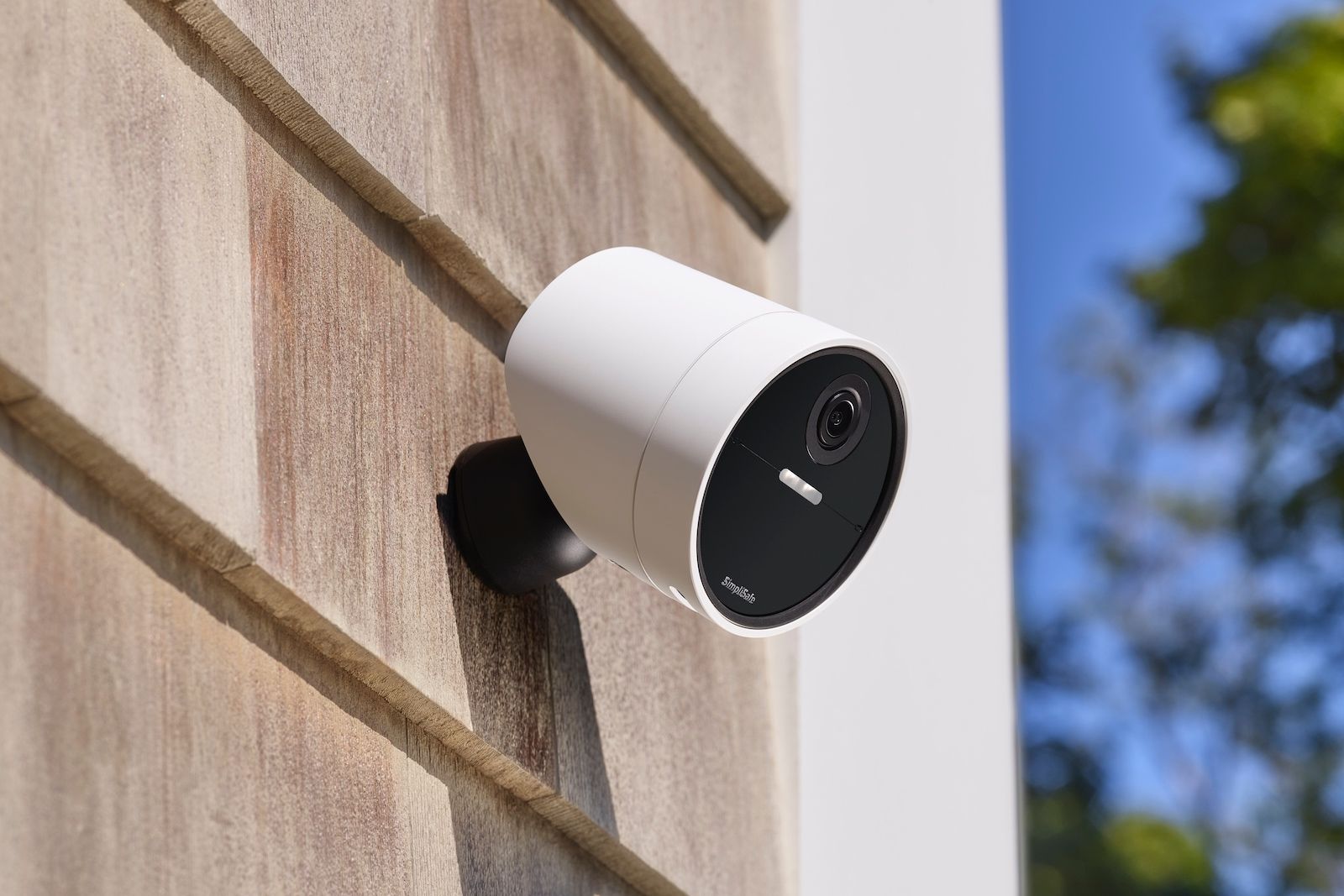 SimpliSafe adds long overdue wireless outdoor camera to its smart security system photo 1