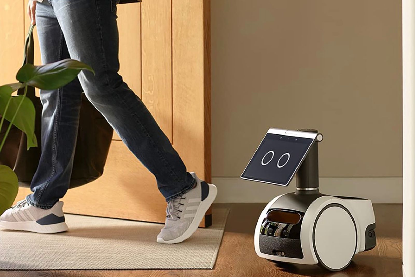 Amazon unveils Astro, an Alexa-enabled robot on wheels photo 4
