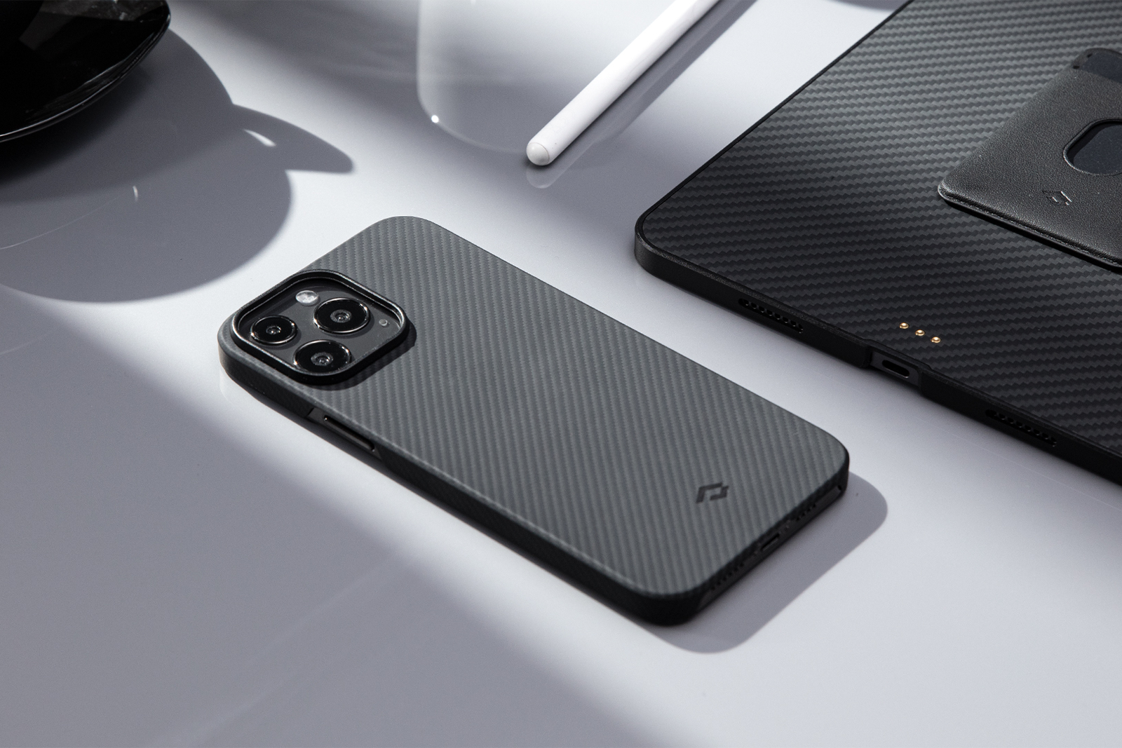 These Pitaka cases are the perfect choice for your iPhone 13 photo 6