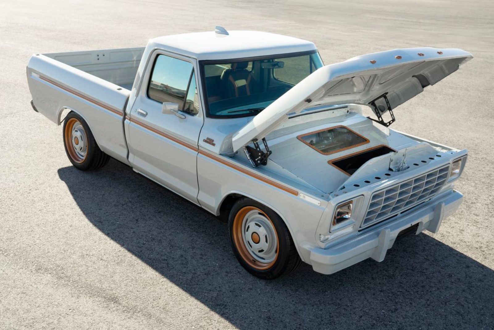 Ford turned its classic 1978 F-100 pickup into an EV, and it's a beaut 1 photo 1