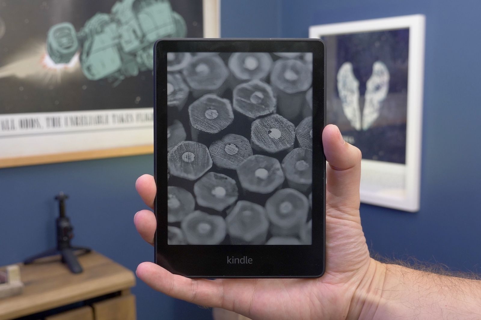 Kindle Paperwhite (2021) Review: Bigger, Warmer, Better