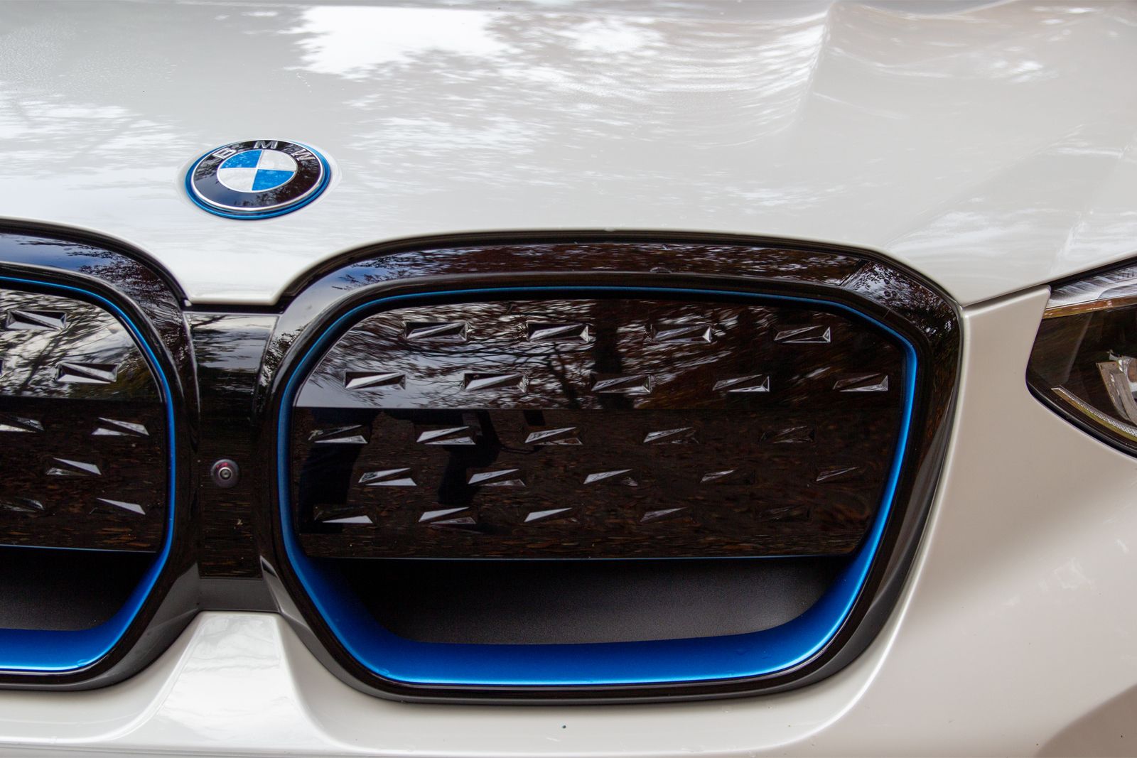 BMW iX3 review photo 6