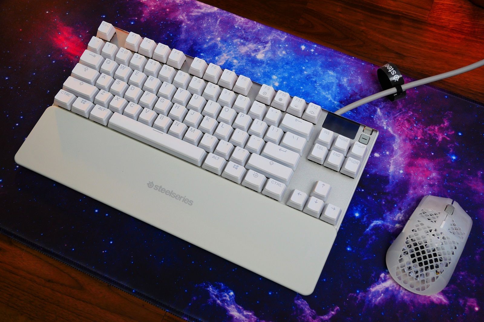 SteelSeries Apex 7 Ghost edition review photo 4