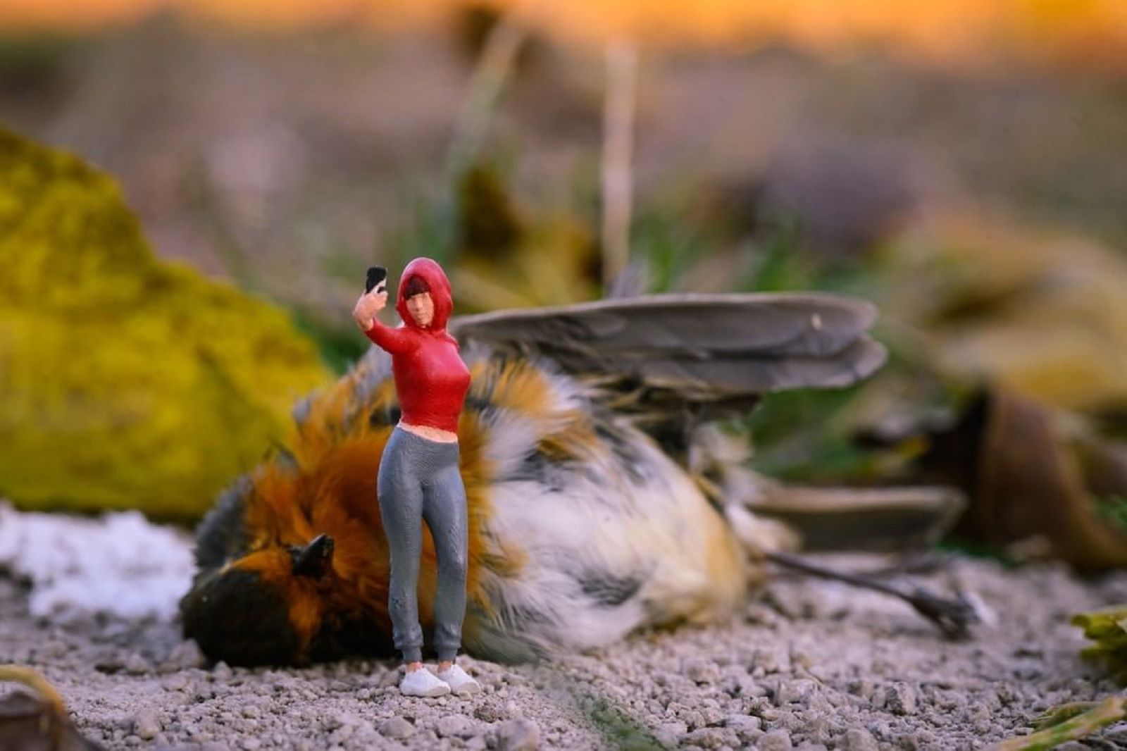 This amazing artist uses tiny figures to create brilliant mini worlds photo 10