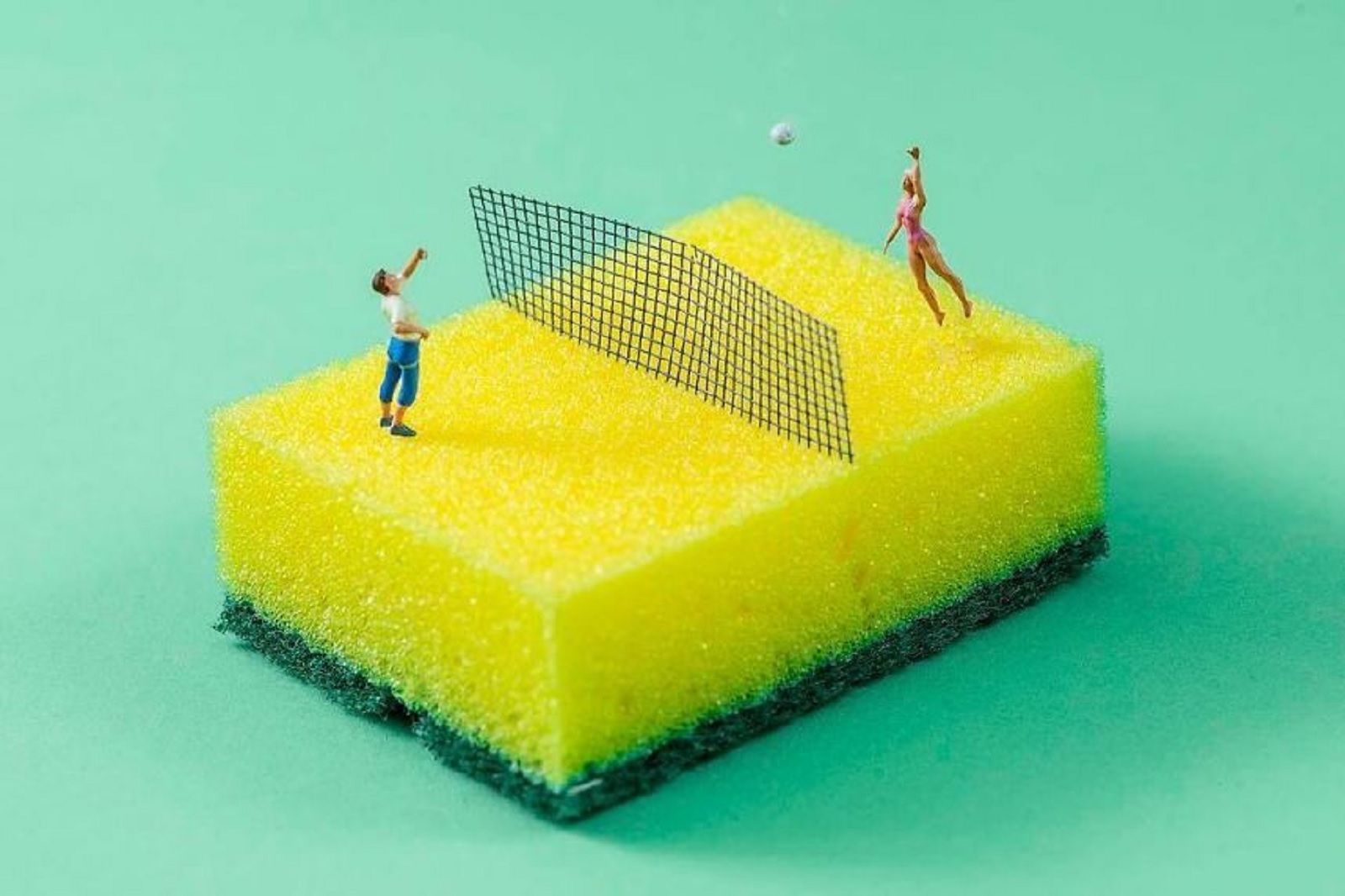 This amazing artist uses tiny figures to create brilliant mini worlds photo 3