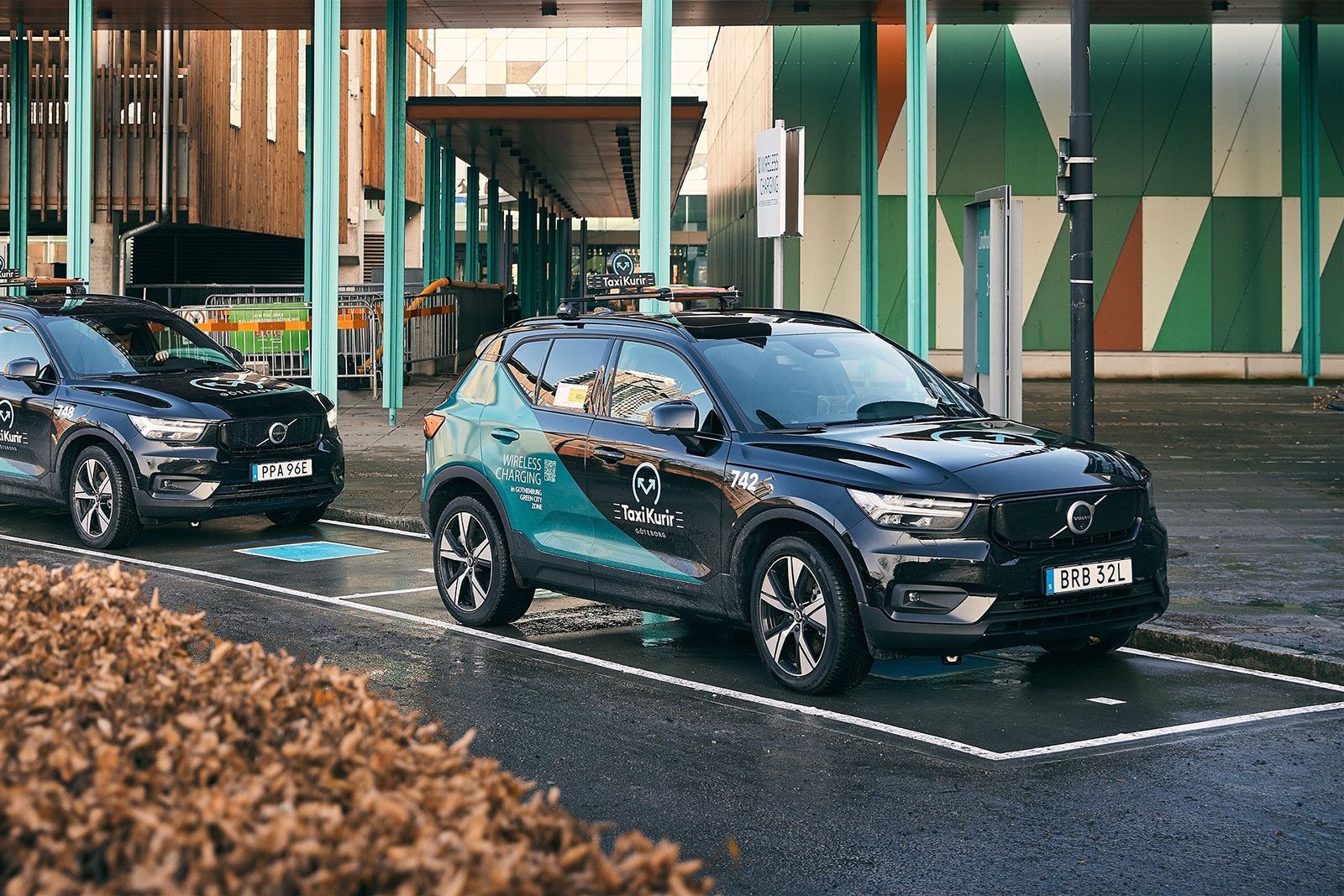Volvo testing wireless electric car charging tech in a live city environment photo 1