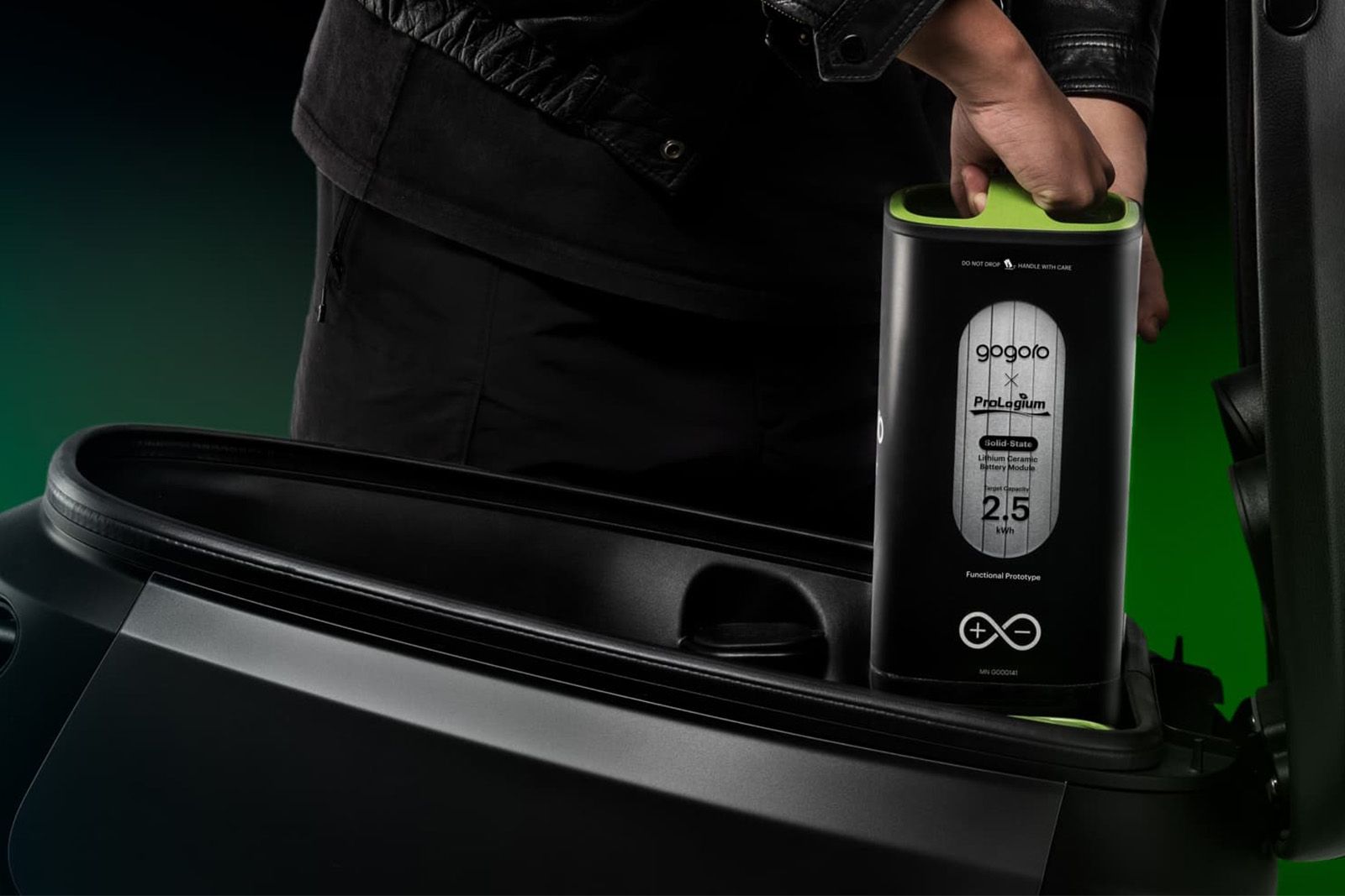 Gogoro shows off the first solid-state swappable EV battery photo 1