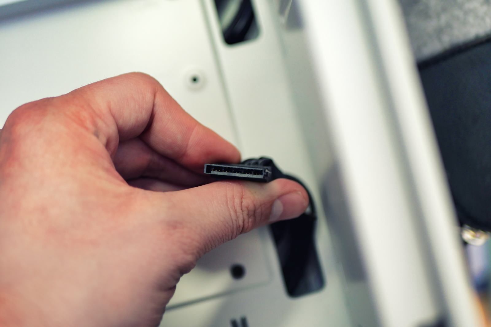 Как установить SSD в игровой ПК фото 12