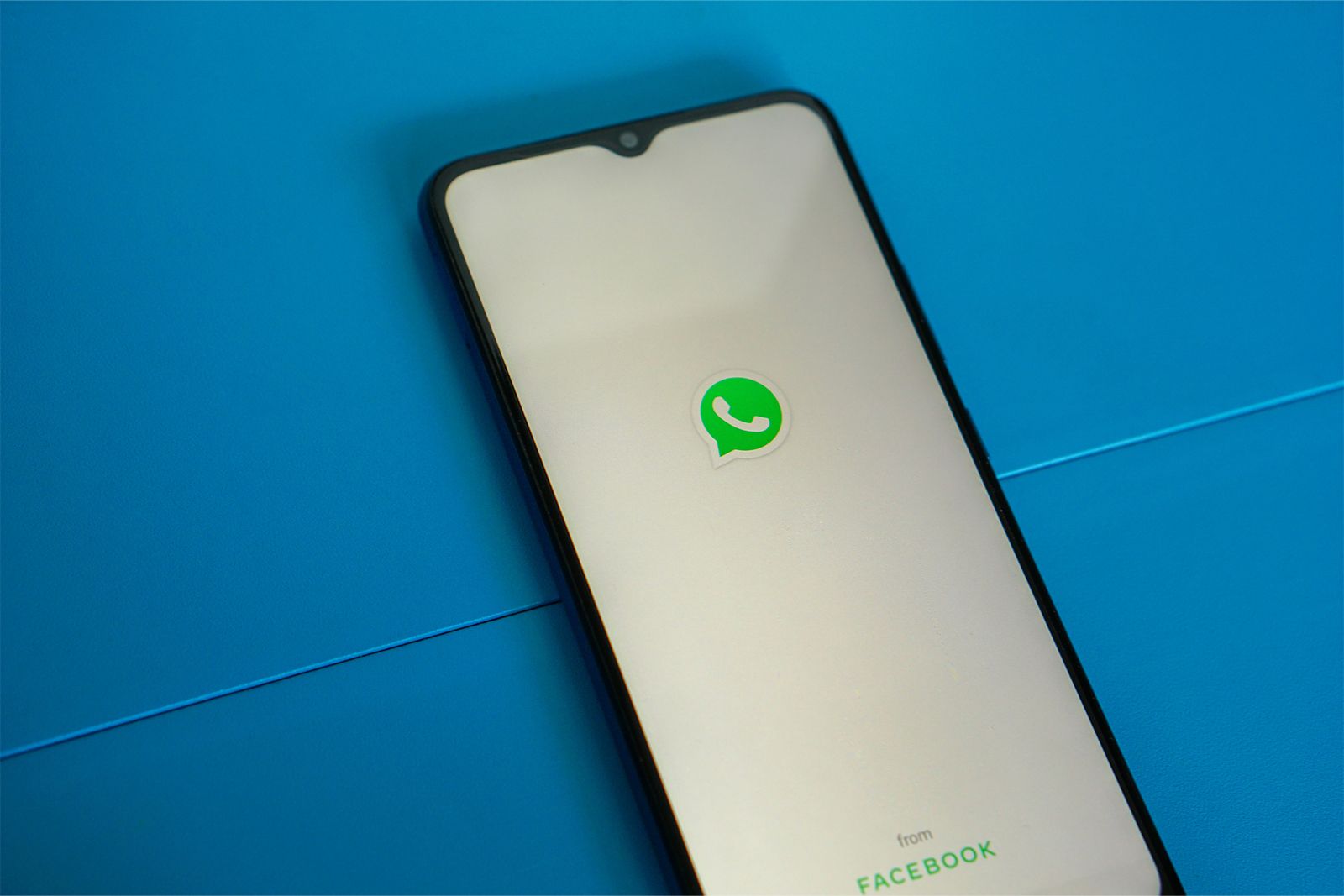 WhatsApp will soon let you leave groups 
