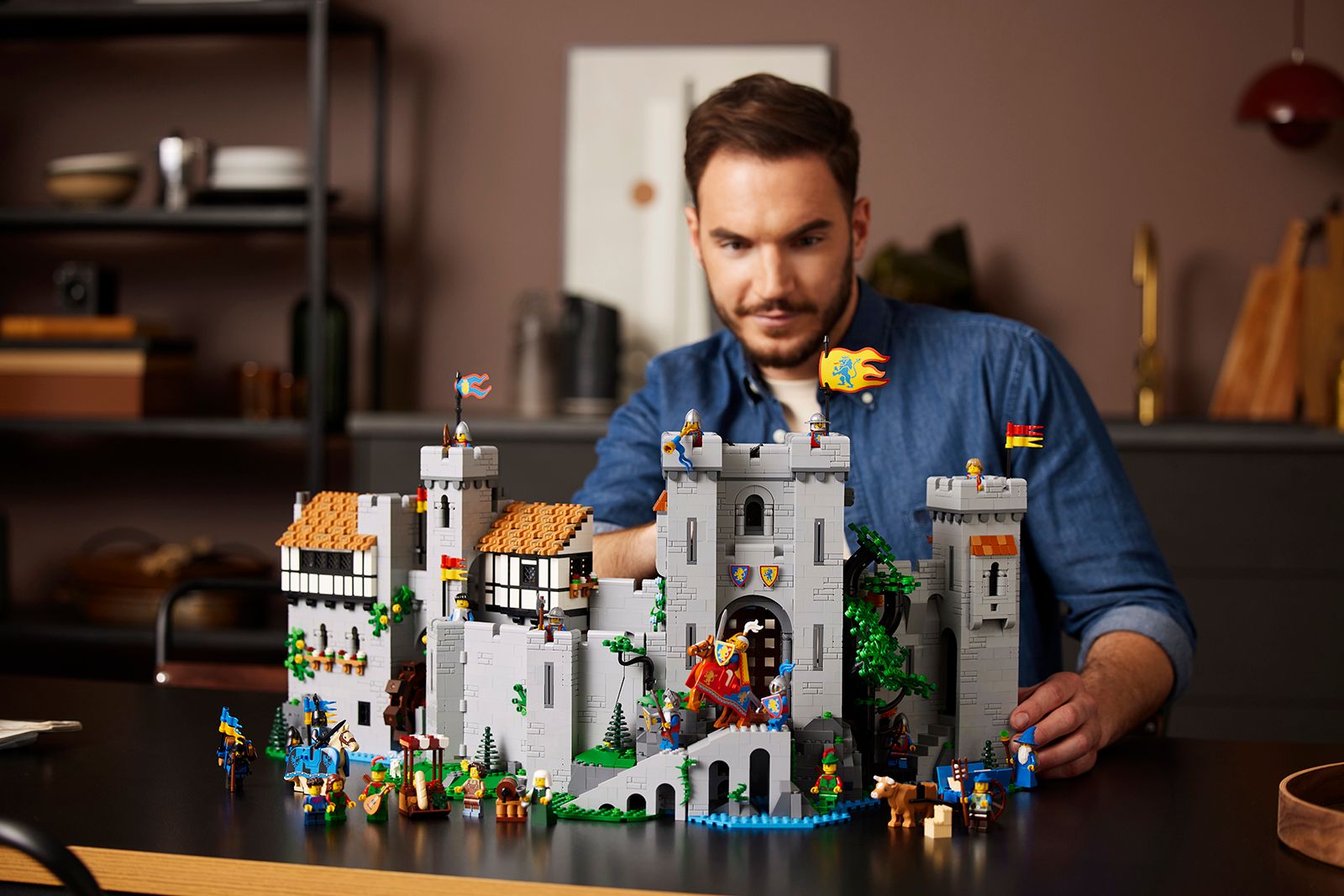 Lego resurrects classic Lion Knight's Castle and Galaxy Explorer sets photo 1