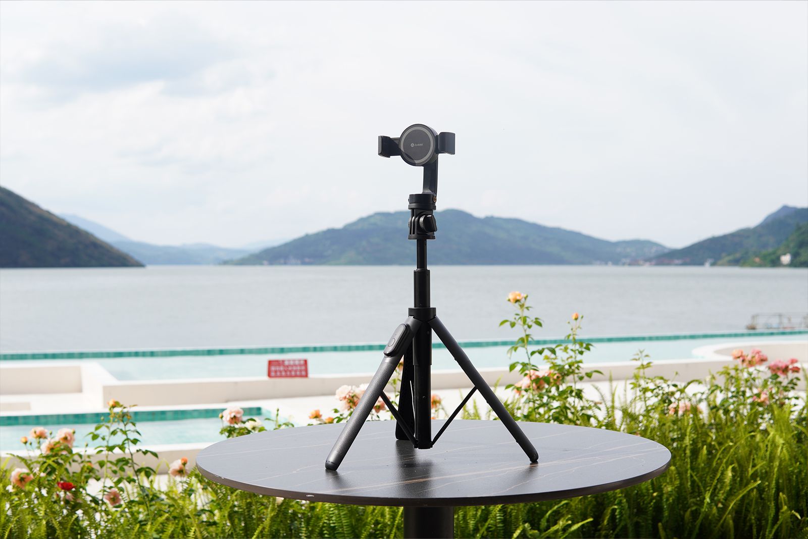 Introducing andobil MagStick, the world’s first MagSafe tripod photo 3