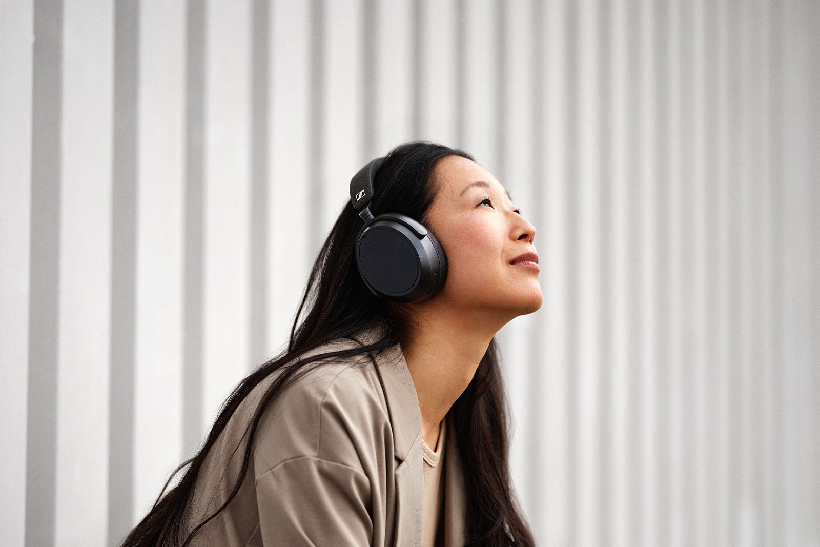 Sennheiser unveils redesigned Momentum 4 wireless headphones photo 1