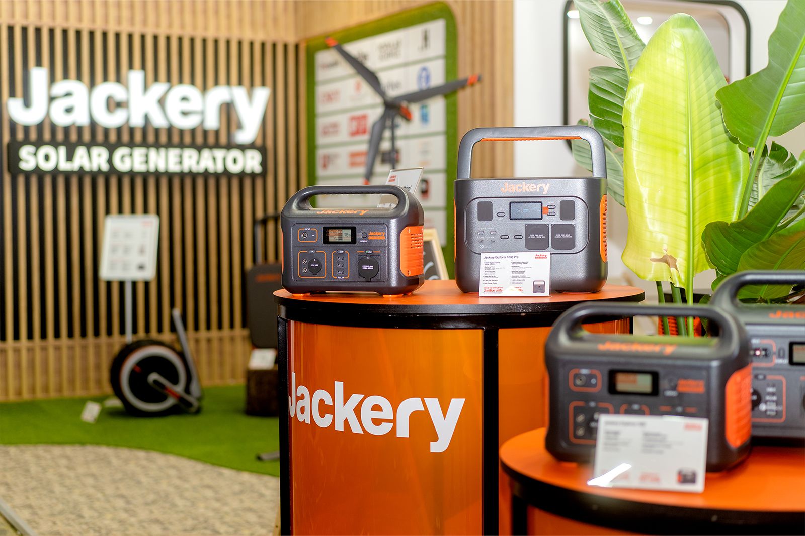 The speed of sunlight: New Jackery Solar Generator 1000 Pro enables fast solar charging photo 1