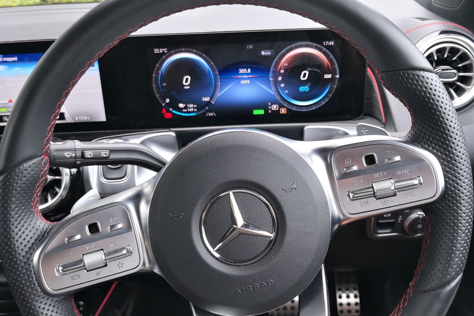 Mercedes-Benz EQB 300 interior photo 5