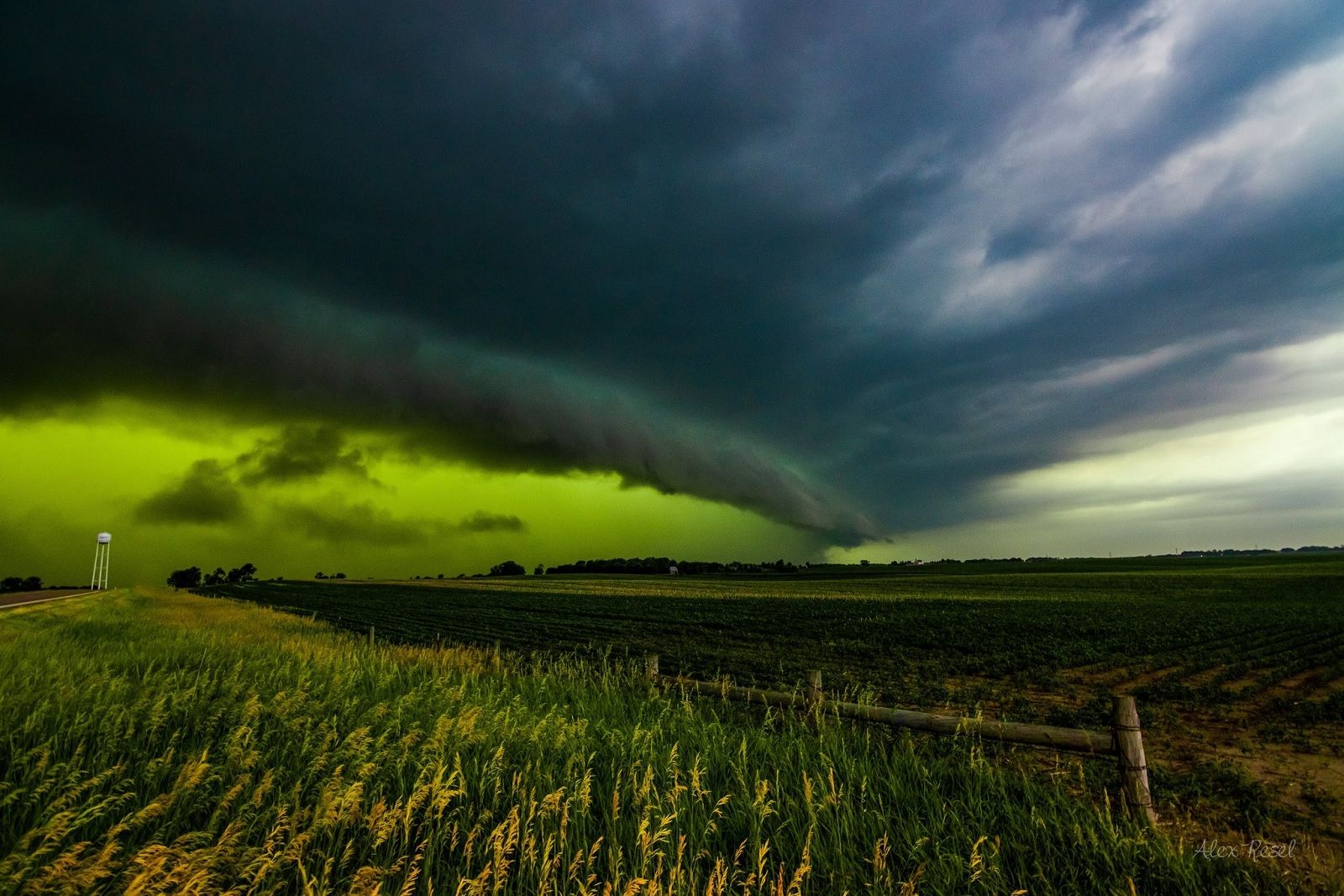 These Redditors are sharing incredible photos of wonderful weather phenomena photo 1