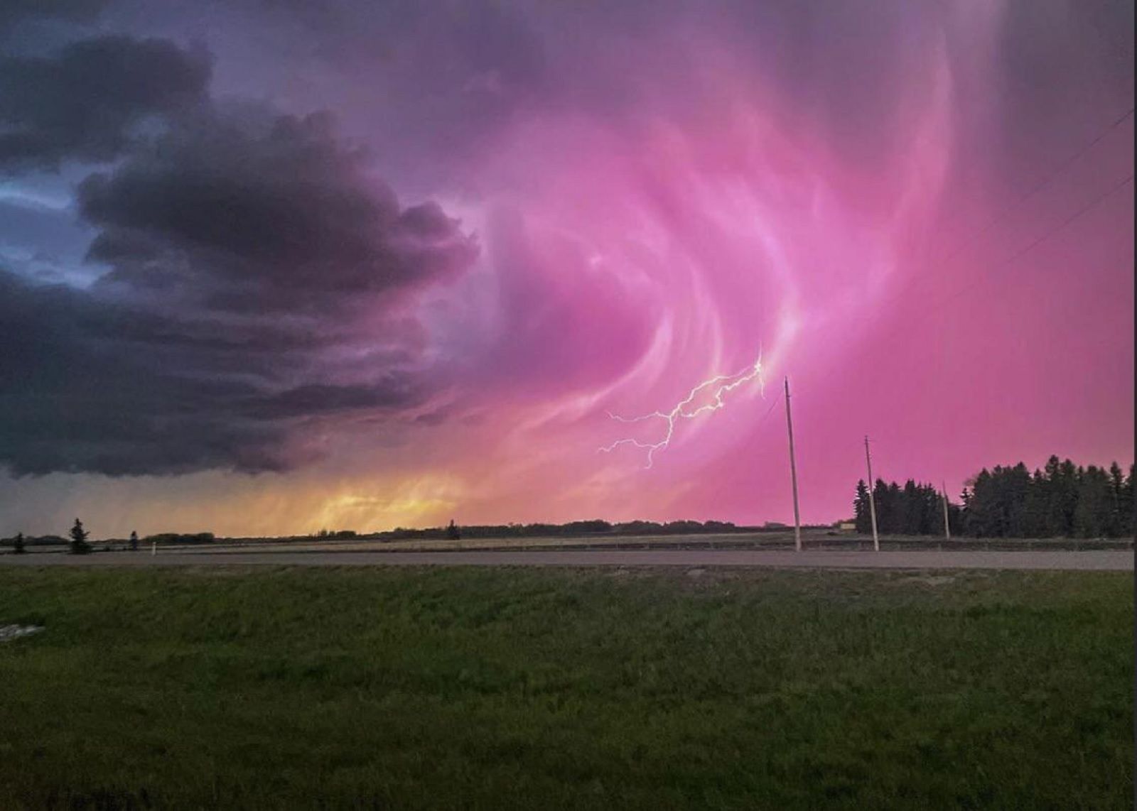 These Redditors are sharing incredible photos of wonderful weather phenomena photo 12