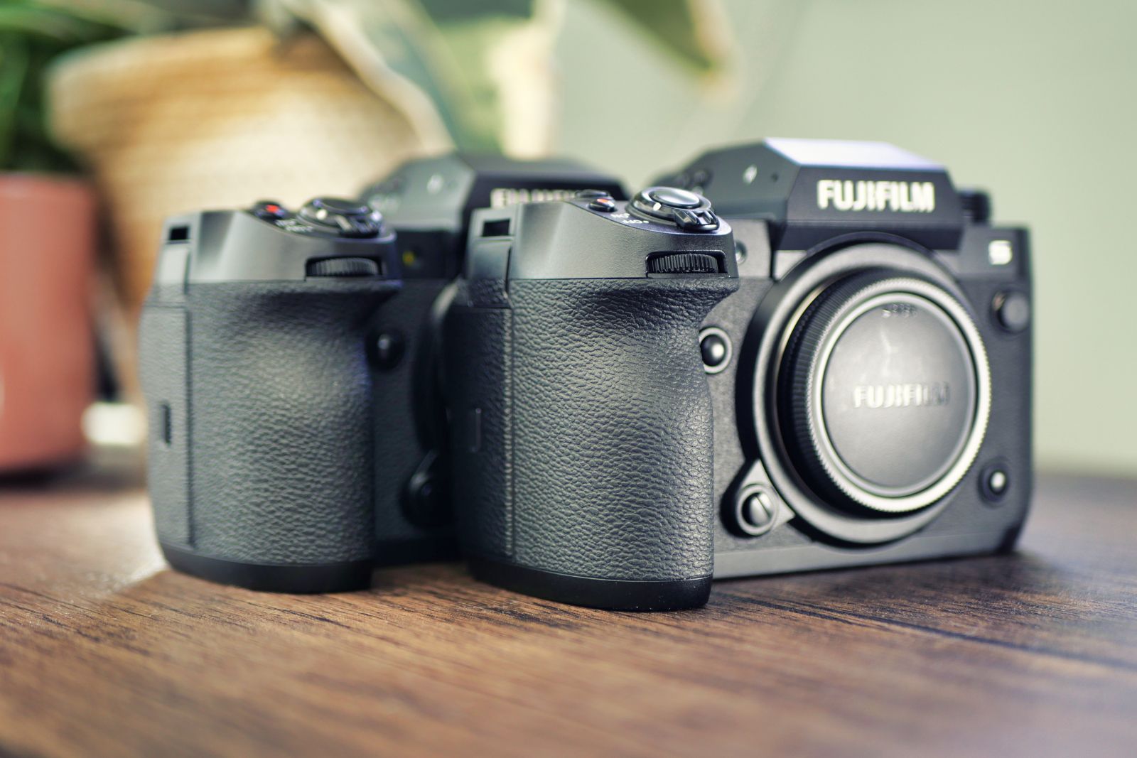 Fujifilm X-H2 vs X-H2S: Fuji's top hybrid shooters compared photo 3