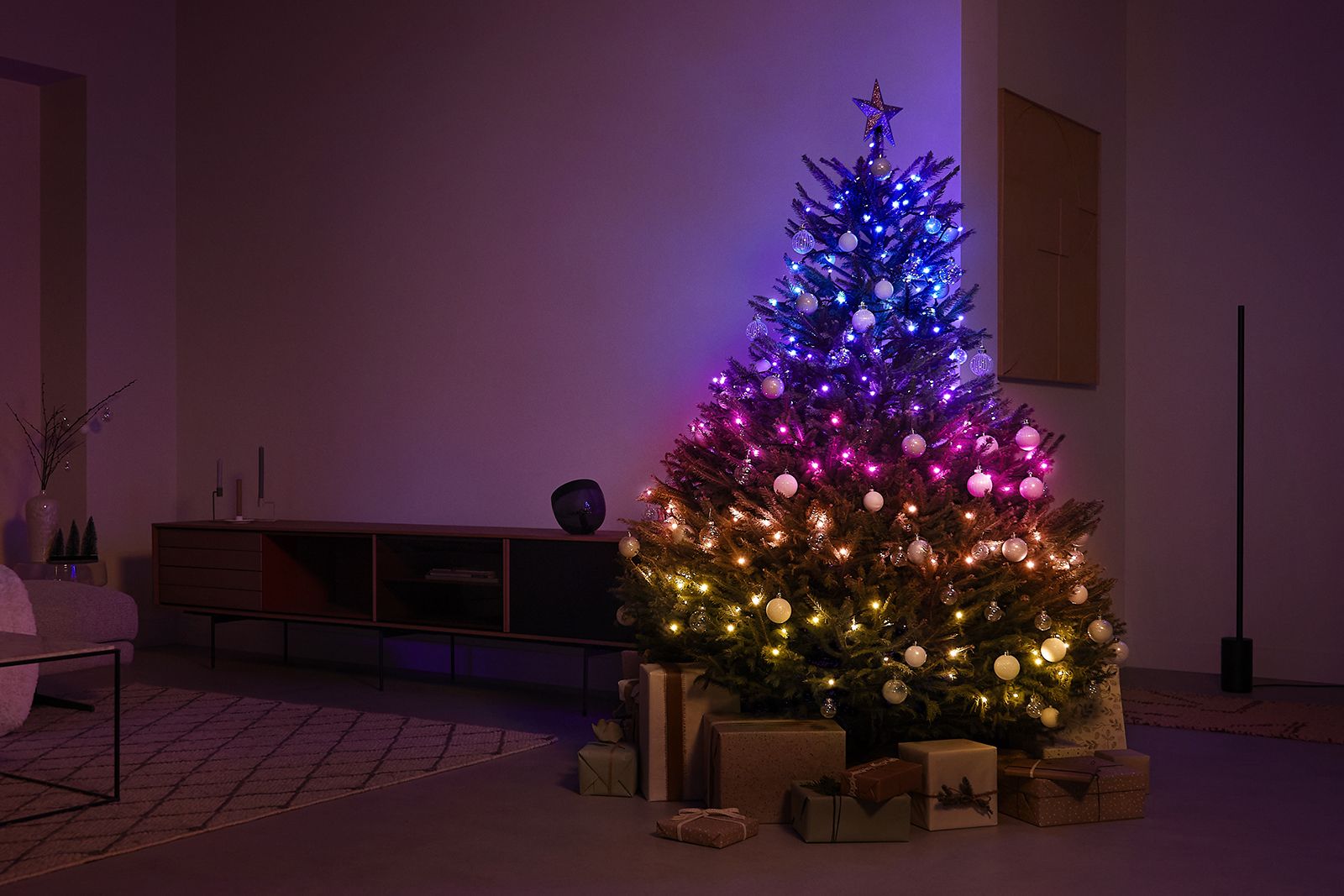 Philips Hue Festavia string lights can smarten up your Christmas tree photo 1