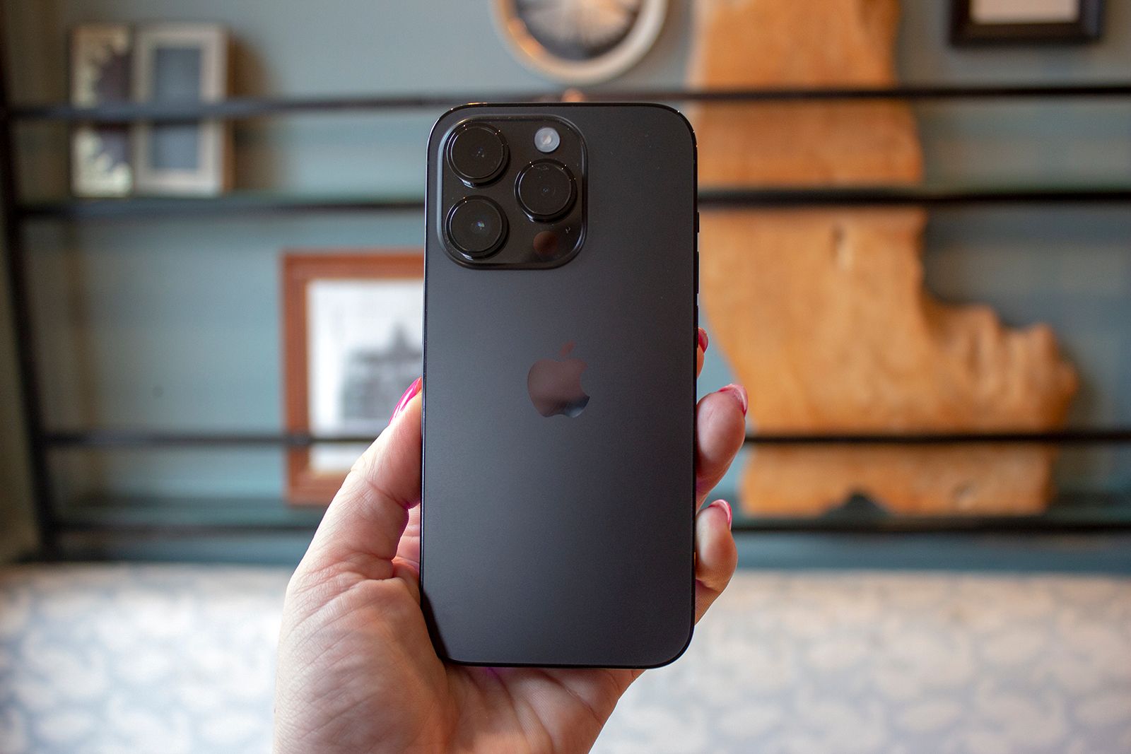 Both iPhone 16 Pro models could get periscope cameras for better zoom