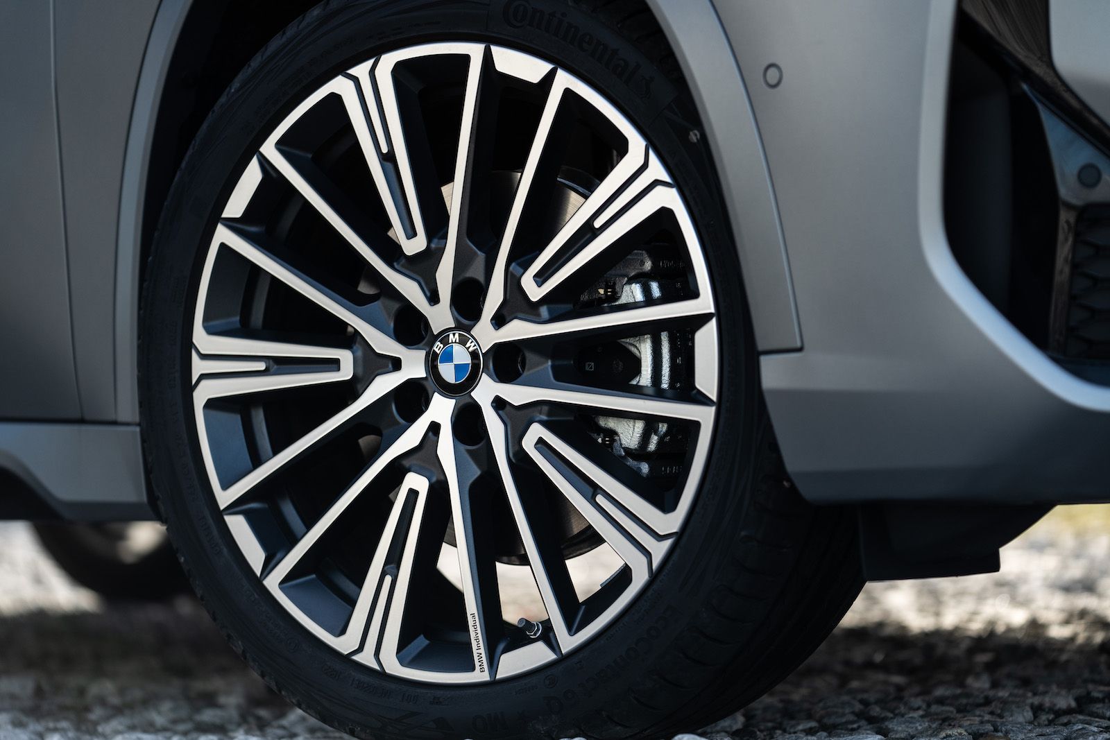 BMW iX7 review photo 11