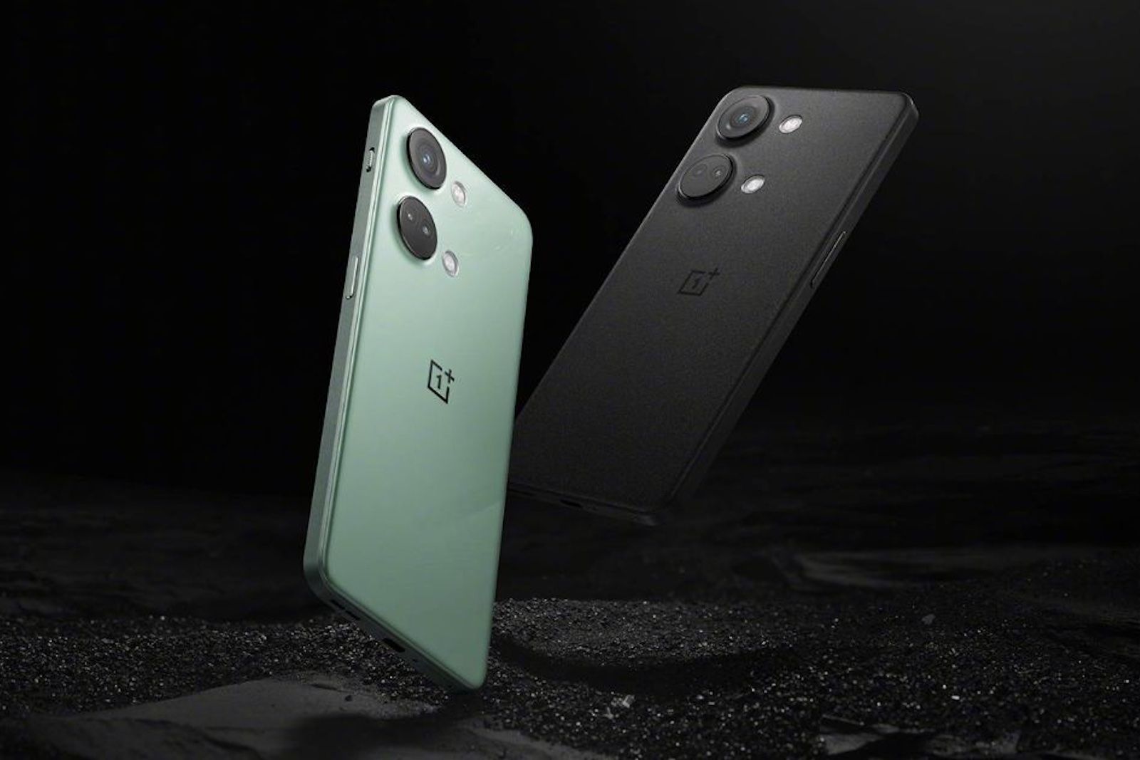 OnePlus Ace 2V in black and green