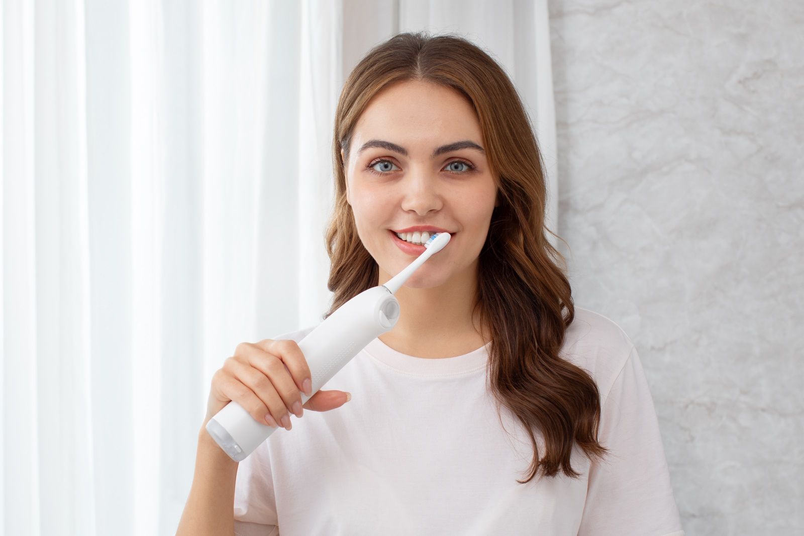 female holding soocas neos toothbrush