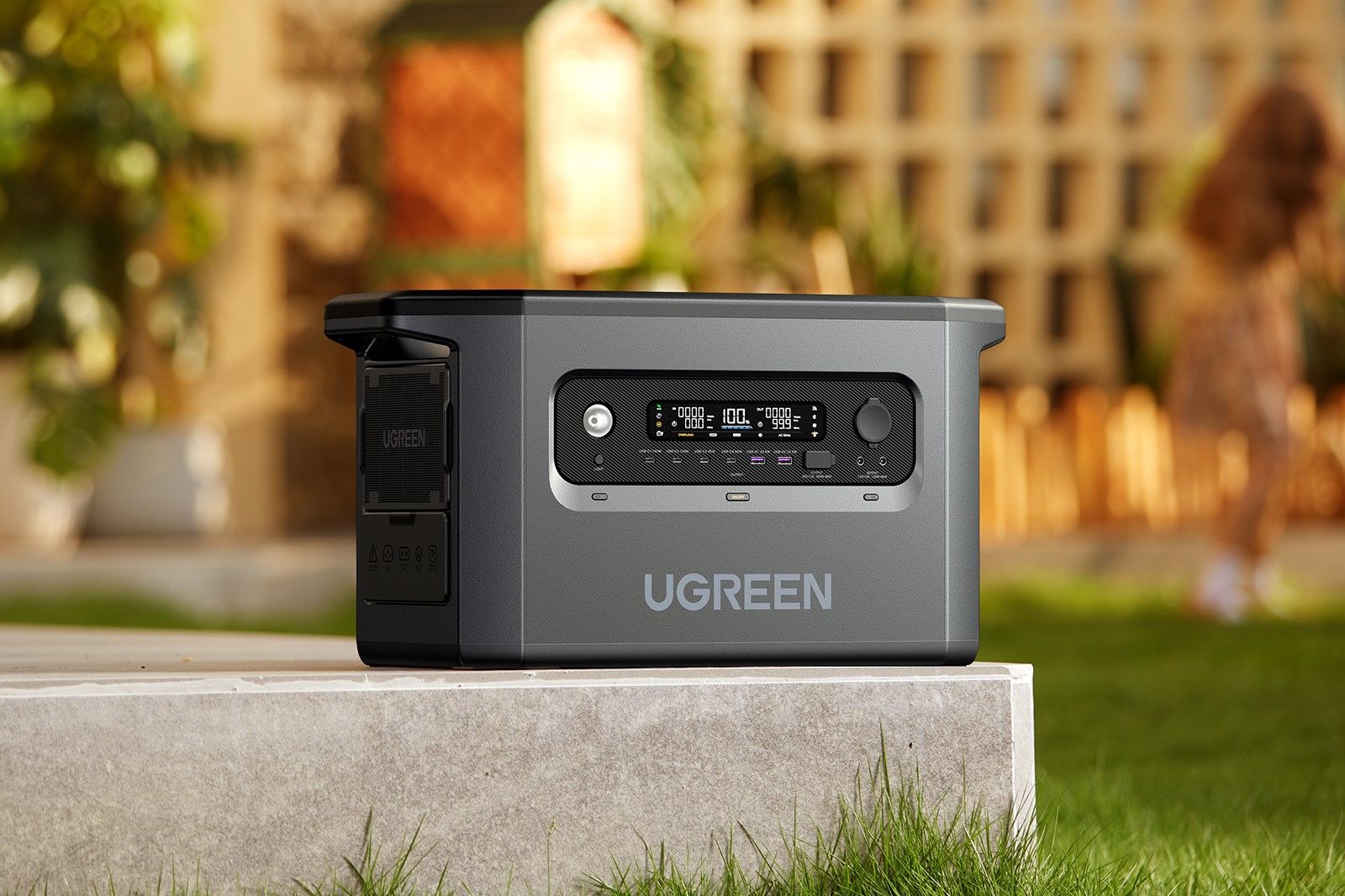 ugreen powerroam 2200 on concrete slab