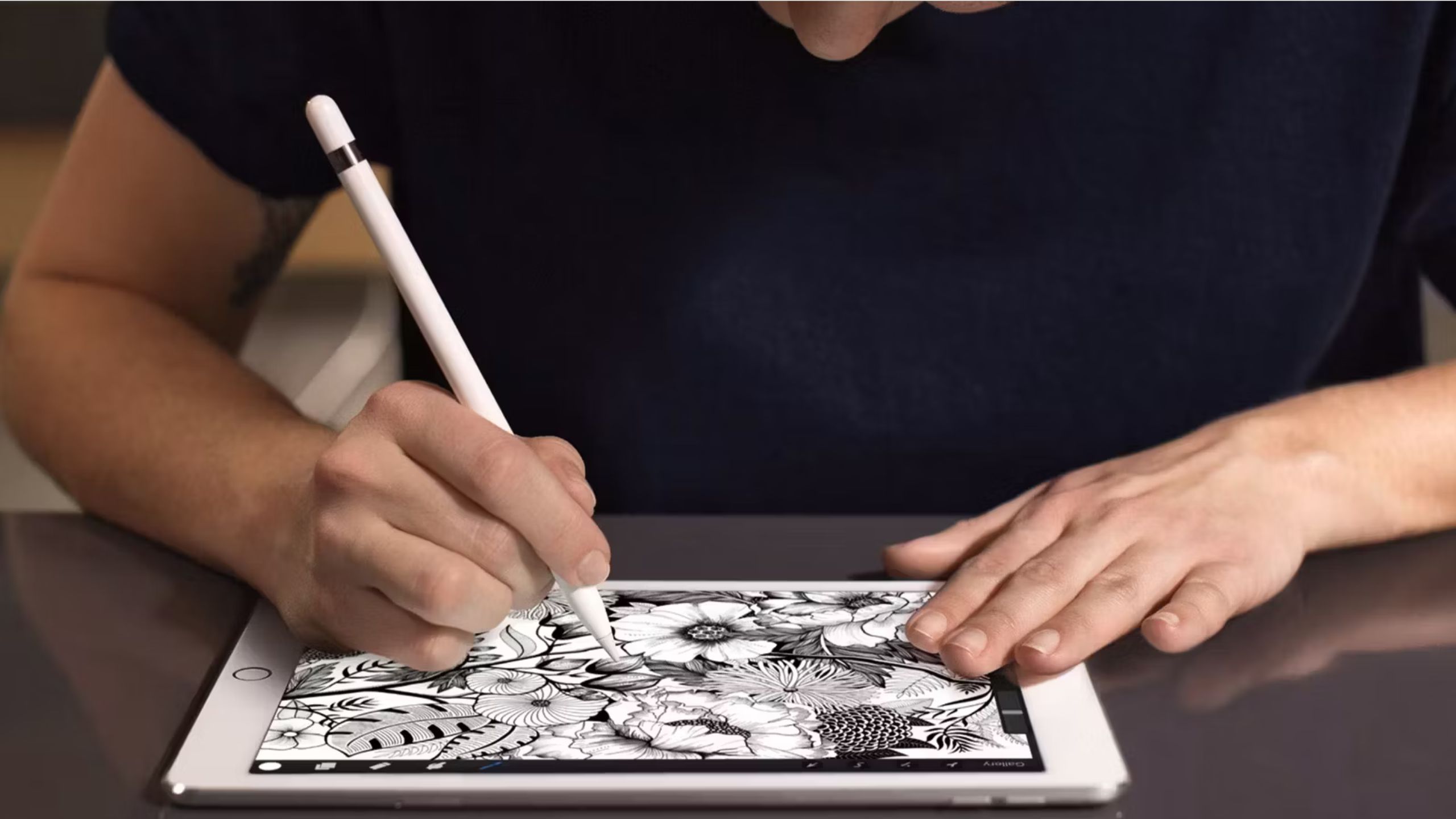 Drawing a black and white floral design on an iPad Pro 10 with an Apple Pencil. 