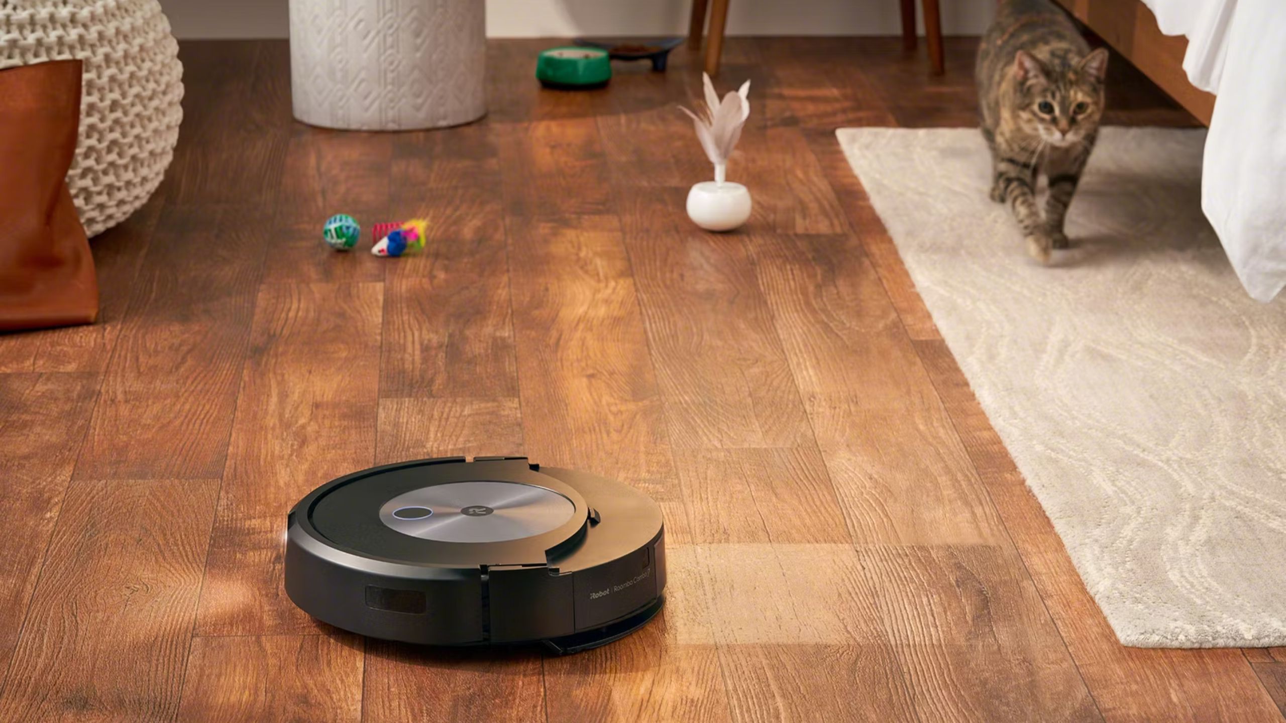 iRobot Roomba Combo J7+ can vacuum and mop at the same time photo 1