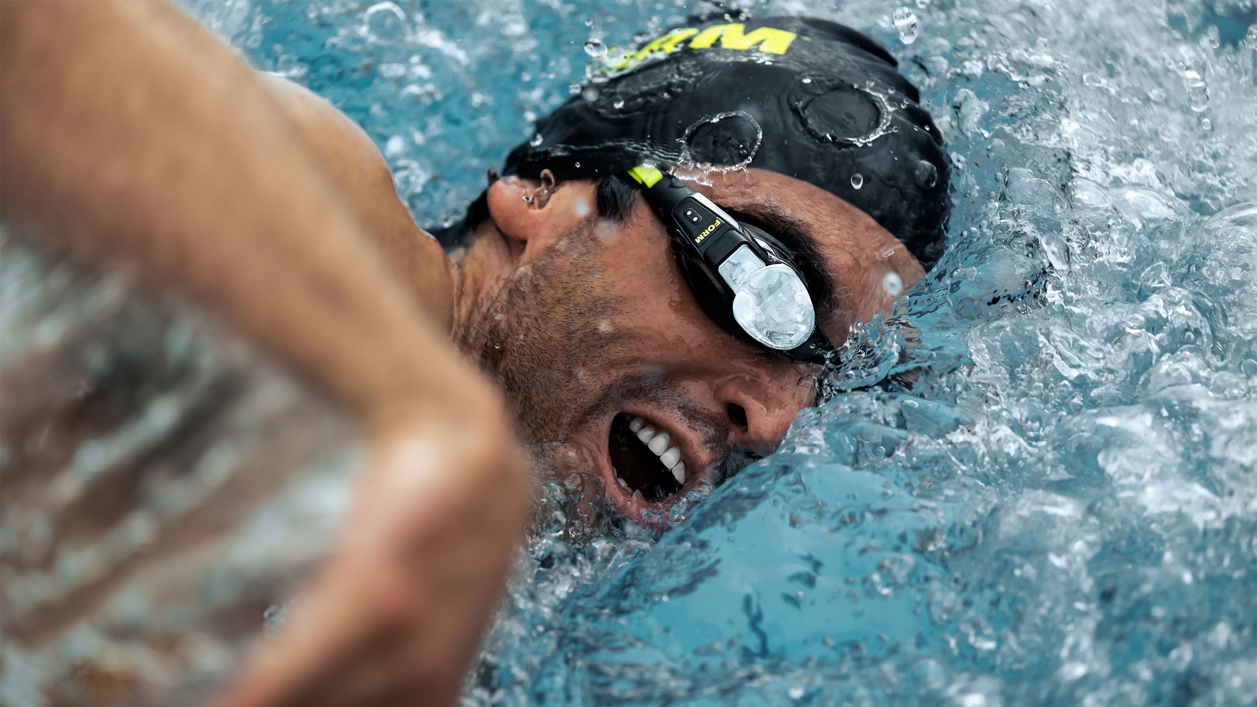 A person swims with the Smart Swim 2 Goggles on.
