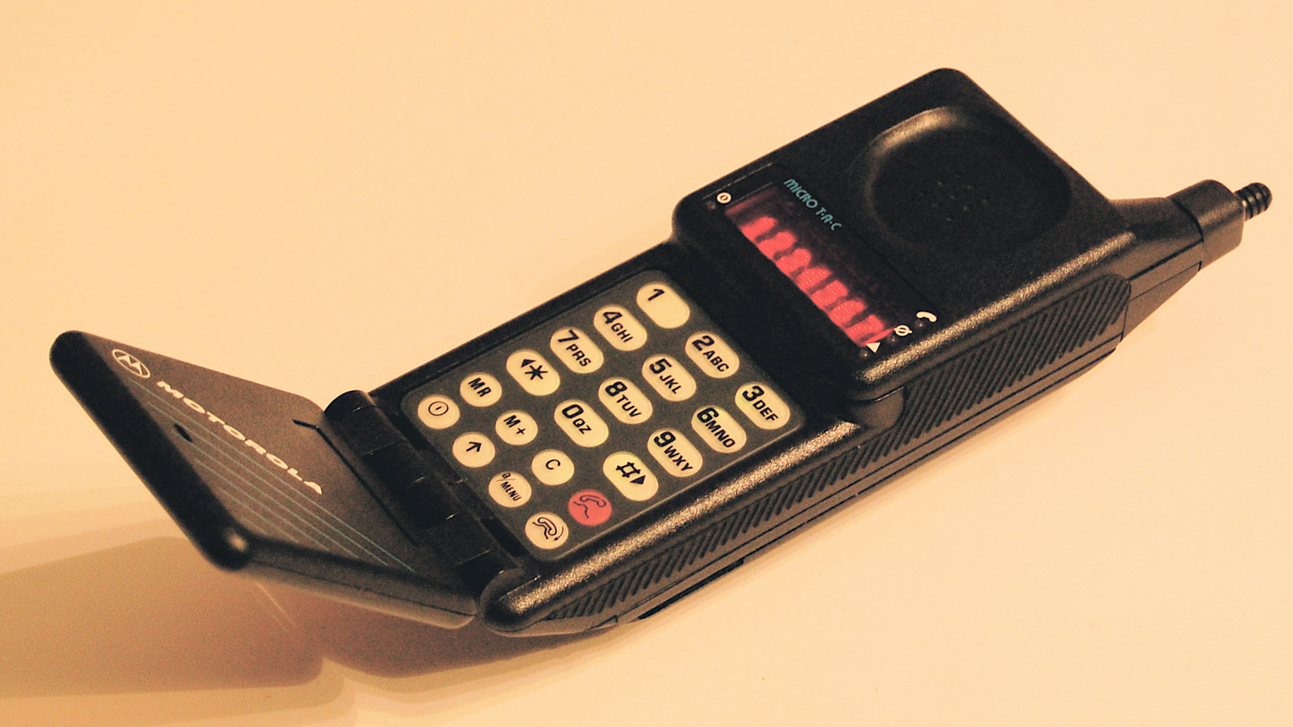 Photo of a Motorola MicroTAC
