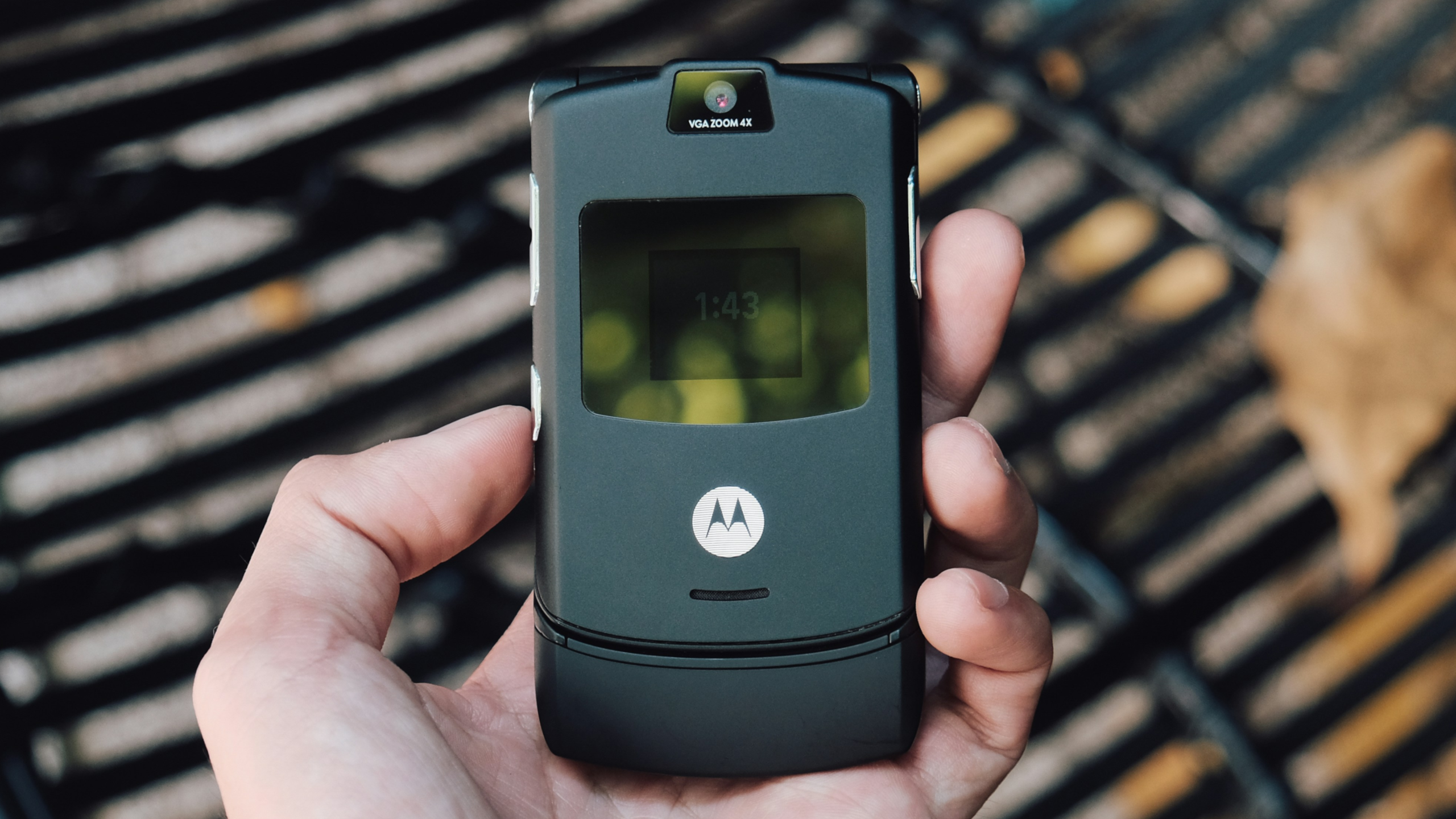 Photo of a person holding a Motorola Razr V3
