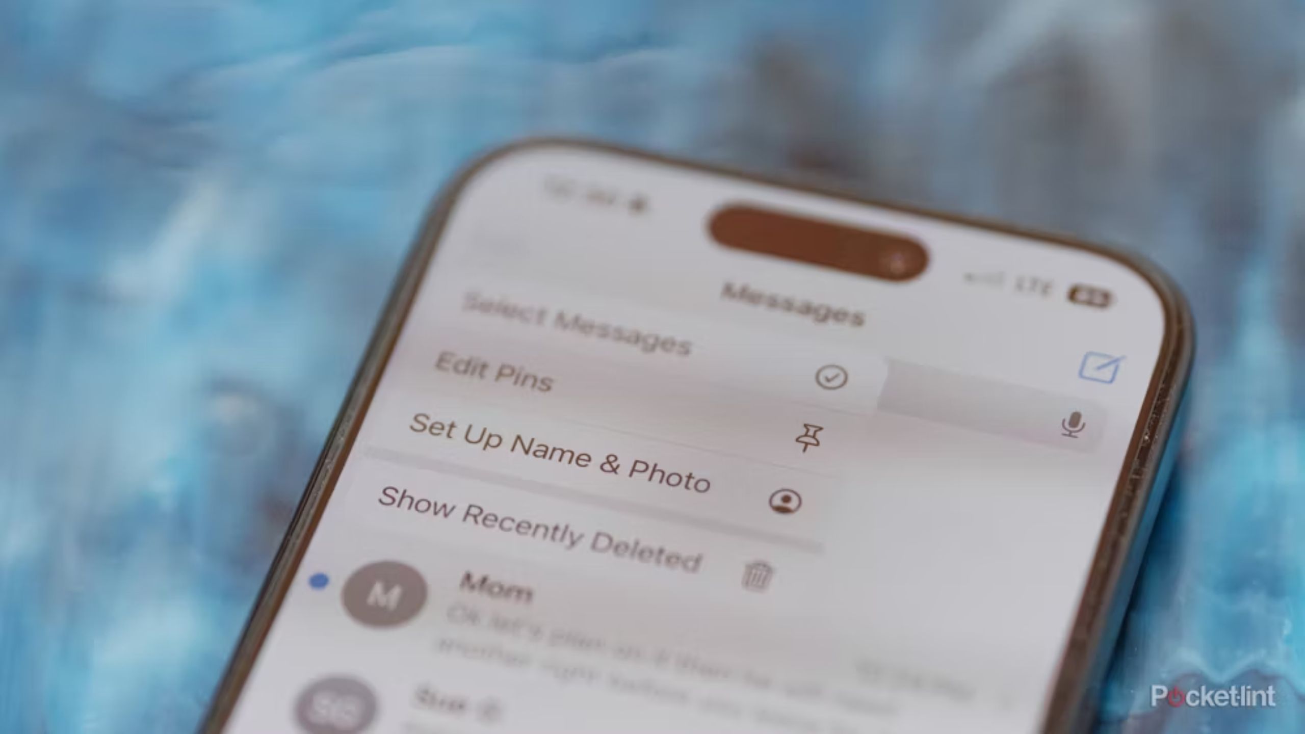 The Pin a message thread menu pop-up on iMessage