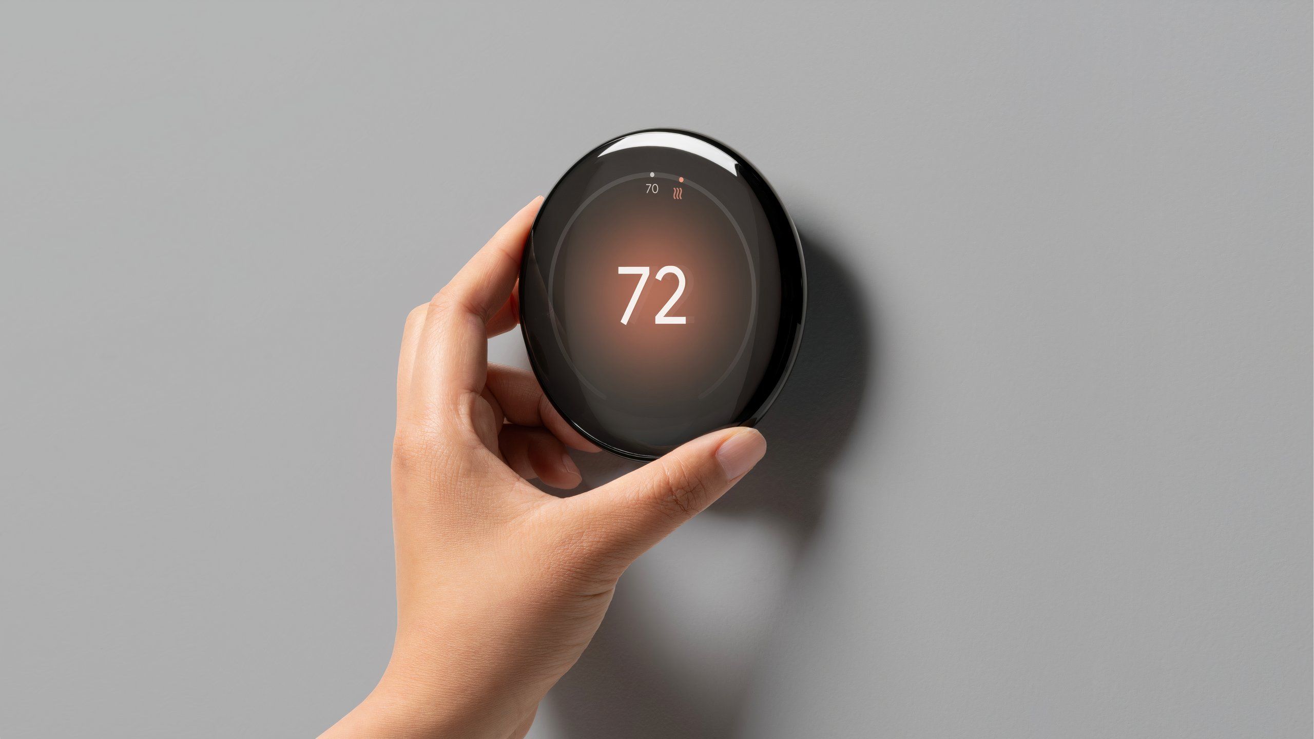 El nuevo termostato de aprendizaje Google Nest en color obsidiana.