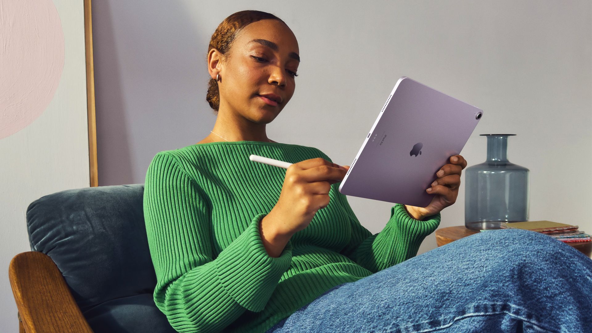 A woman using a 2024 iPad Air with an Apple Pencil.