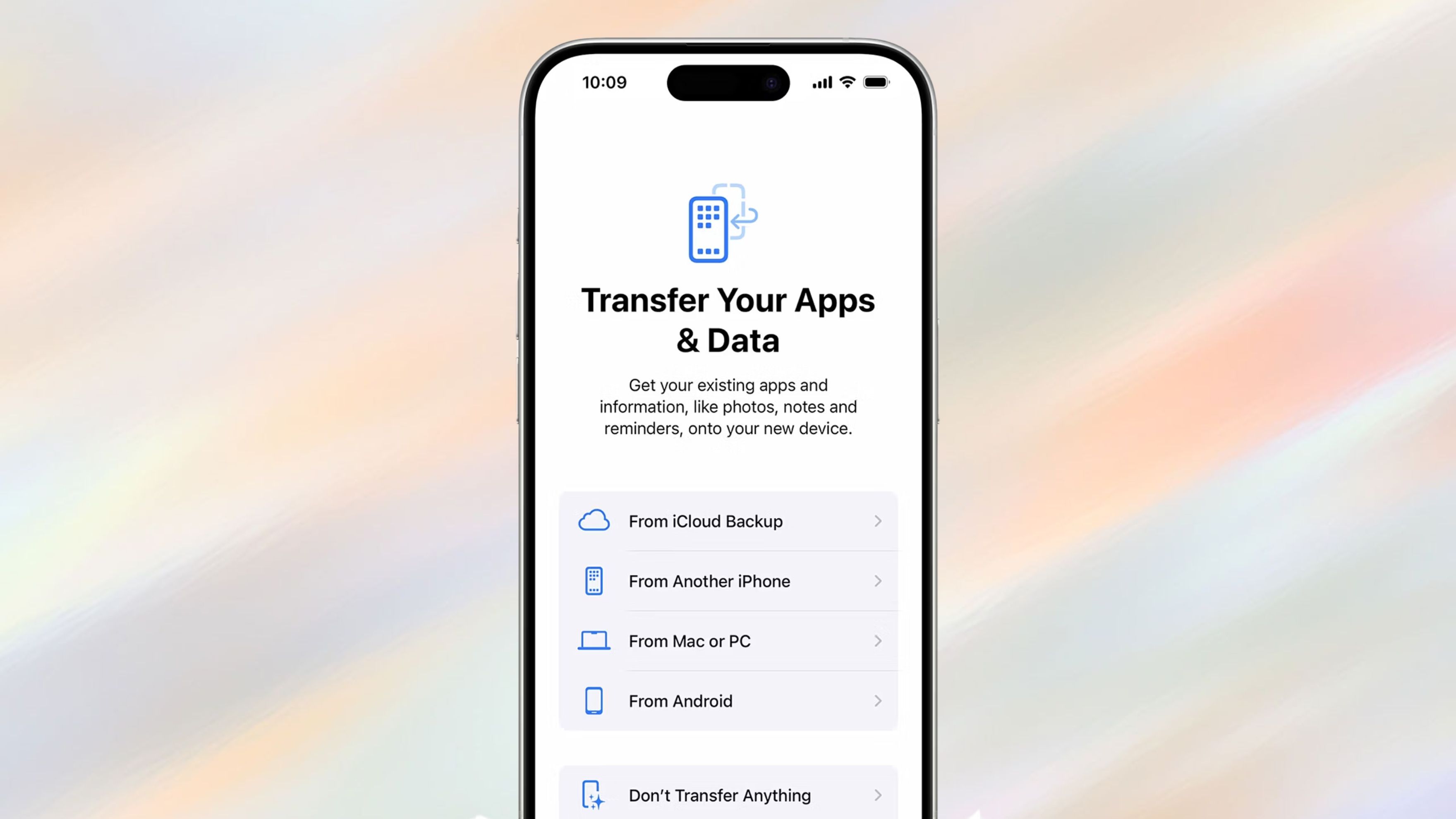 Transferring data during iOS 18 iPhone setup.