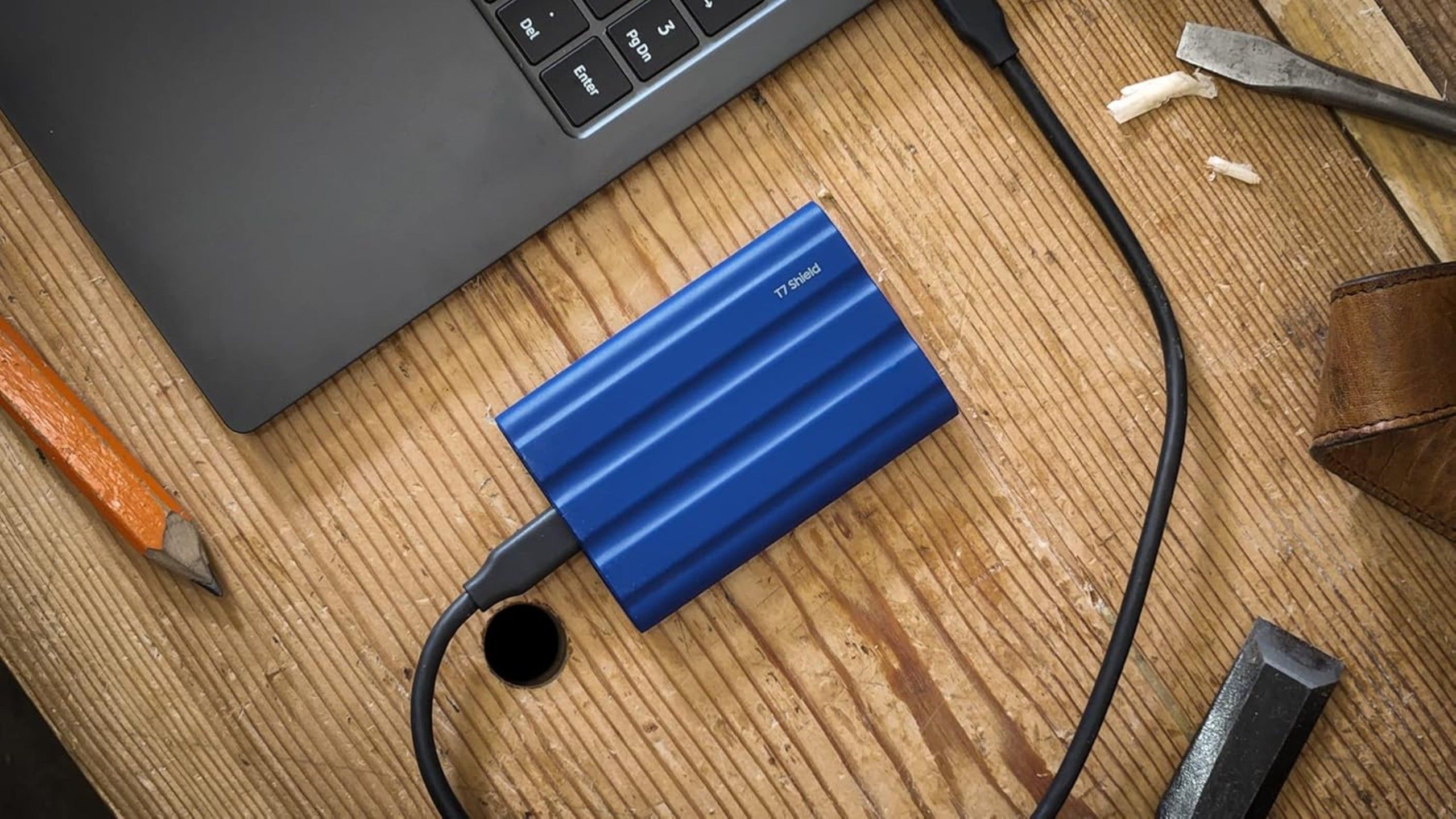 SAMSUNG T7 Shield 4TB Portable SSD feature image