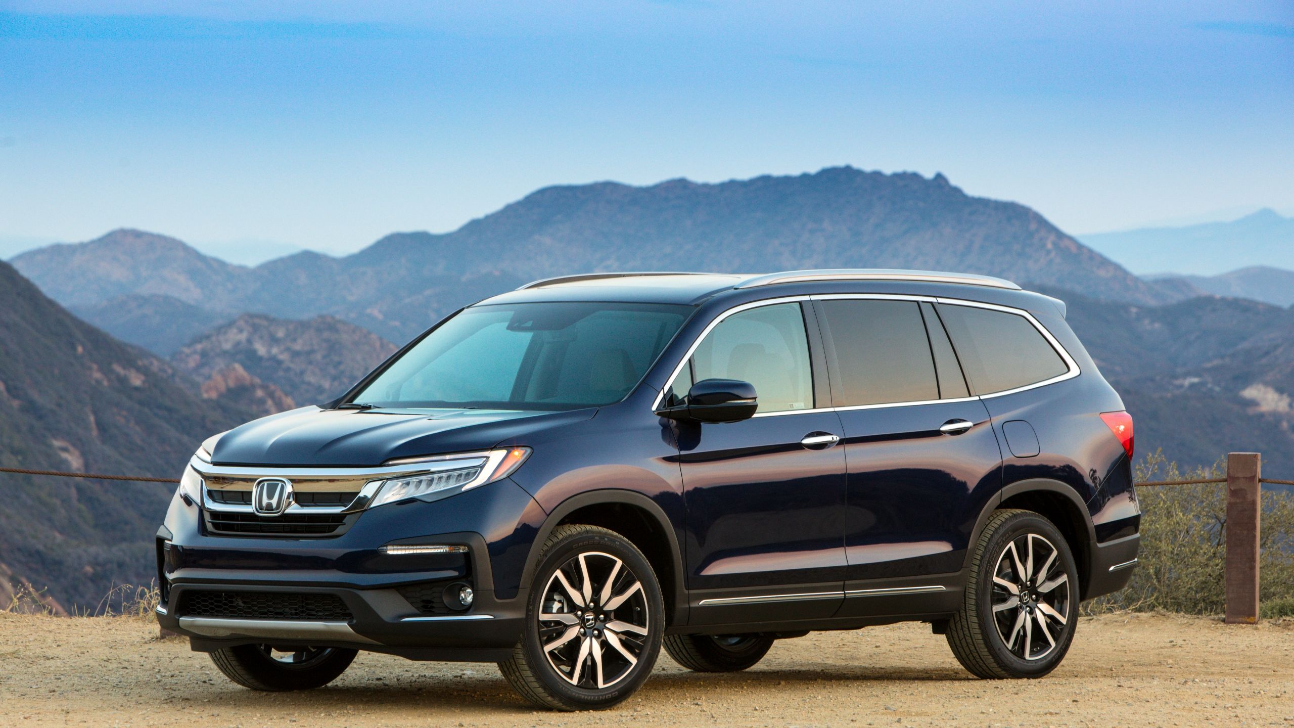 front quarter view of the 2019 Honda Pilot