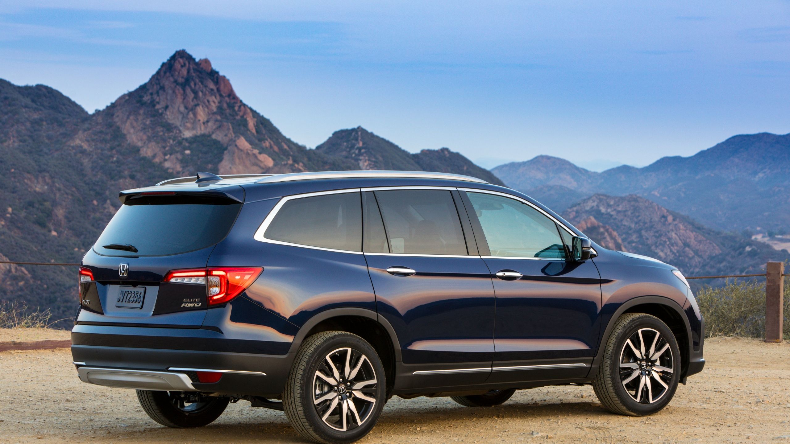 rear quarter view of the 2019 Honda Pilot